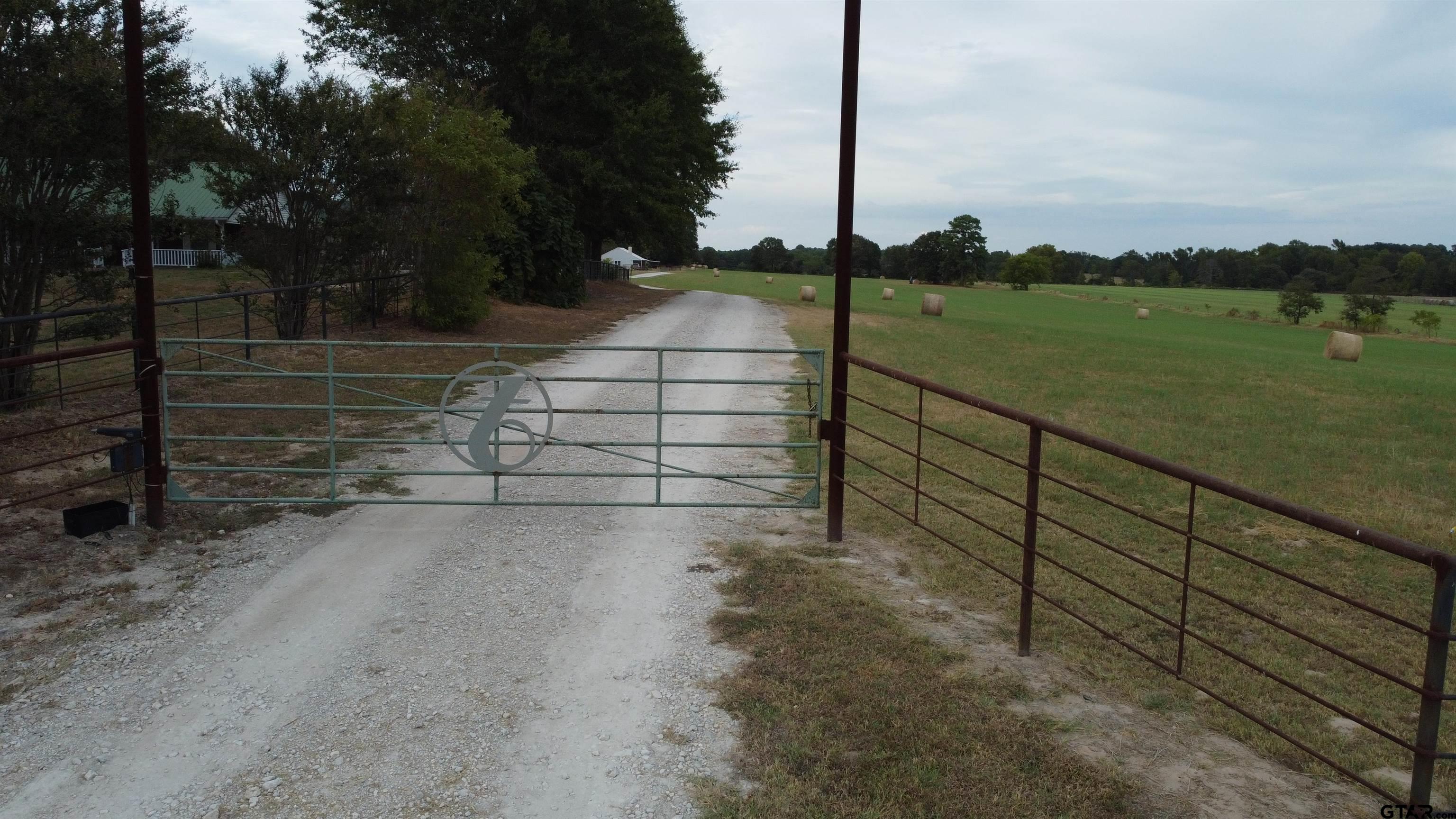 1813 E Highway 154
