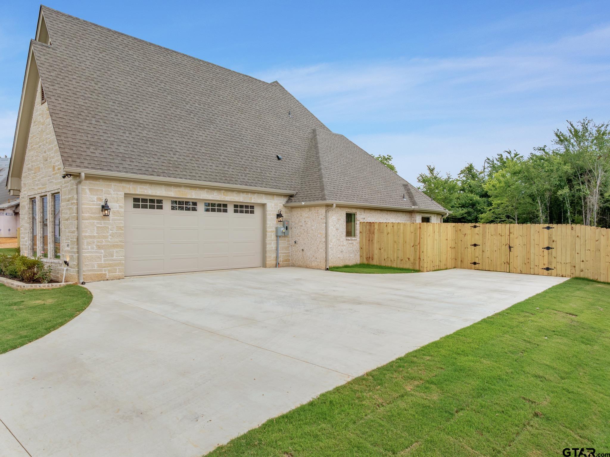 405 Ashlyn Circle