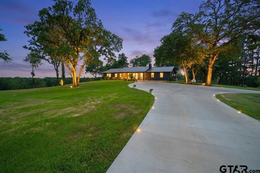 2892 N Live Oak Rd