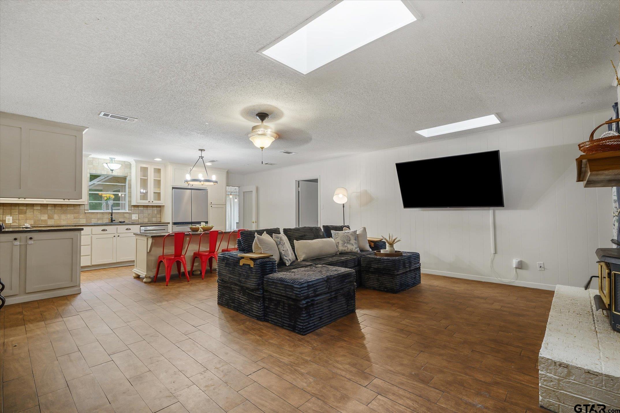1522 Tanglewood Dr East