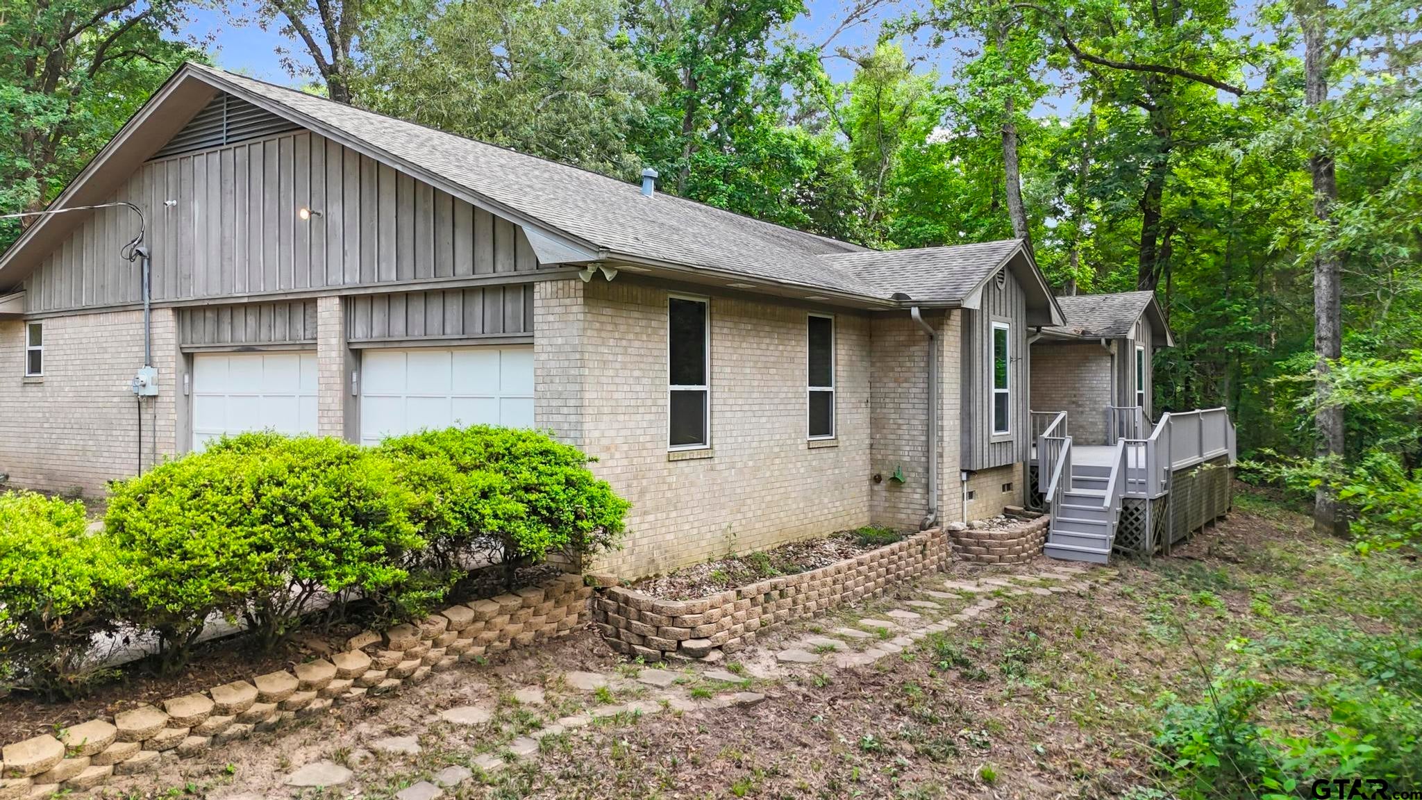 10349 Lakeshore
