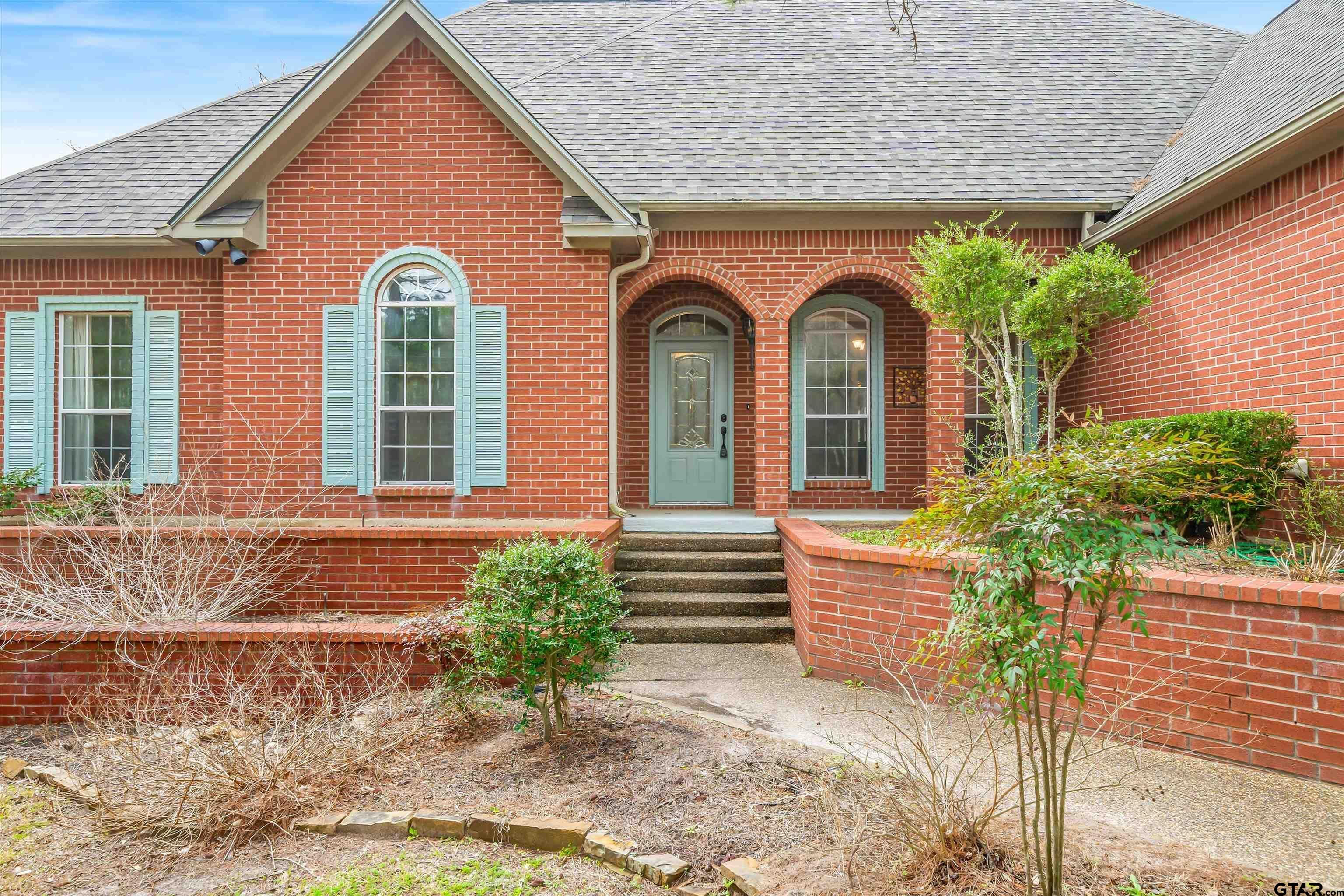 1304 Greenbriar Trail