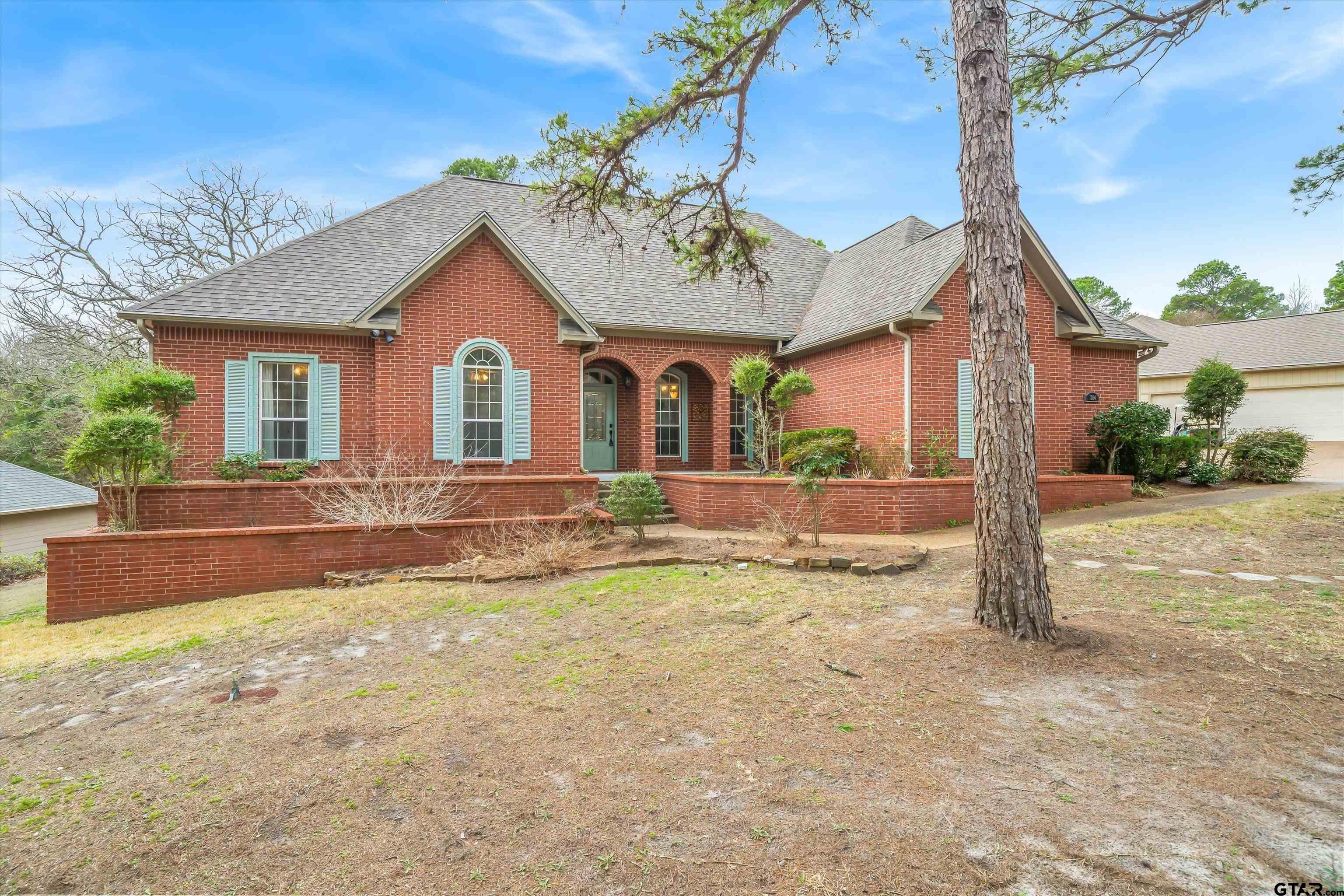 1304 Greenbriar Trail