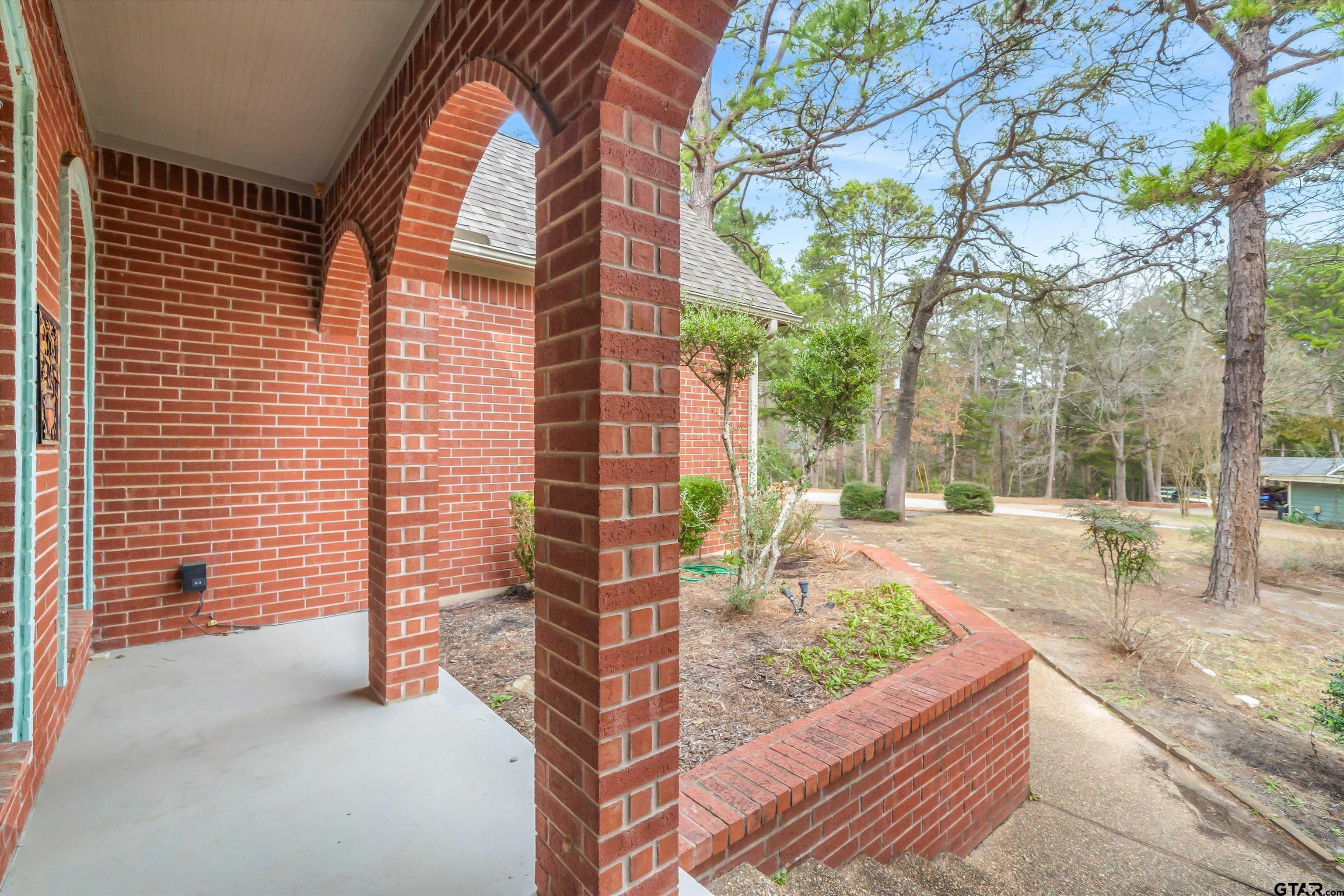 1304 Greenbriar Trail