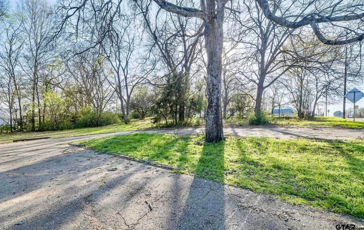 Photo 1 of 3 — 109 W Broadway, Big Sandy, TX 75755