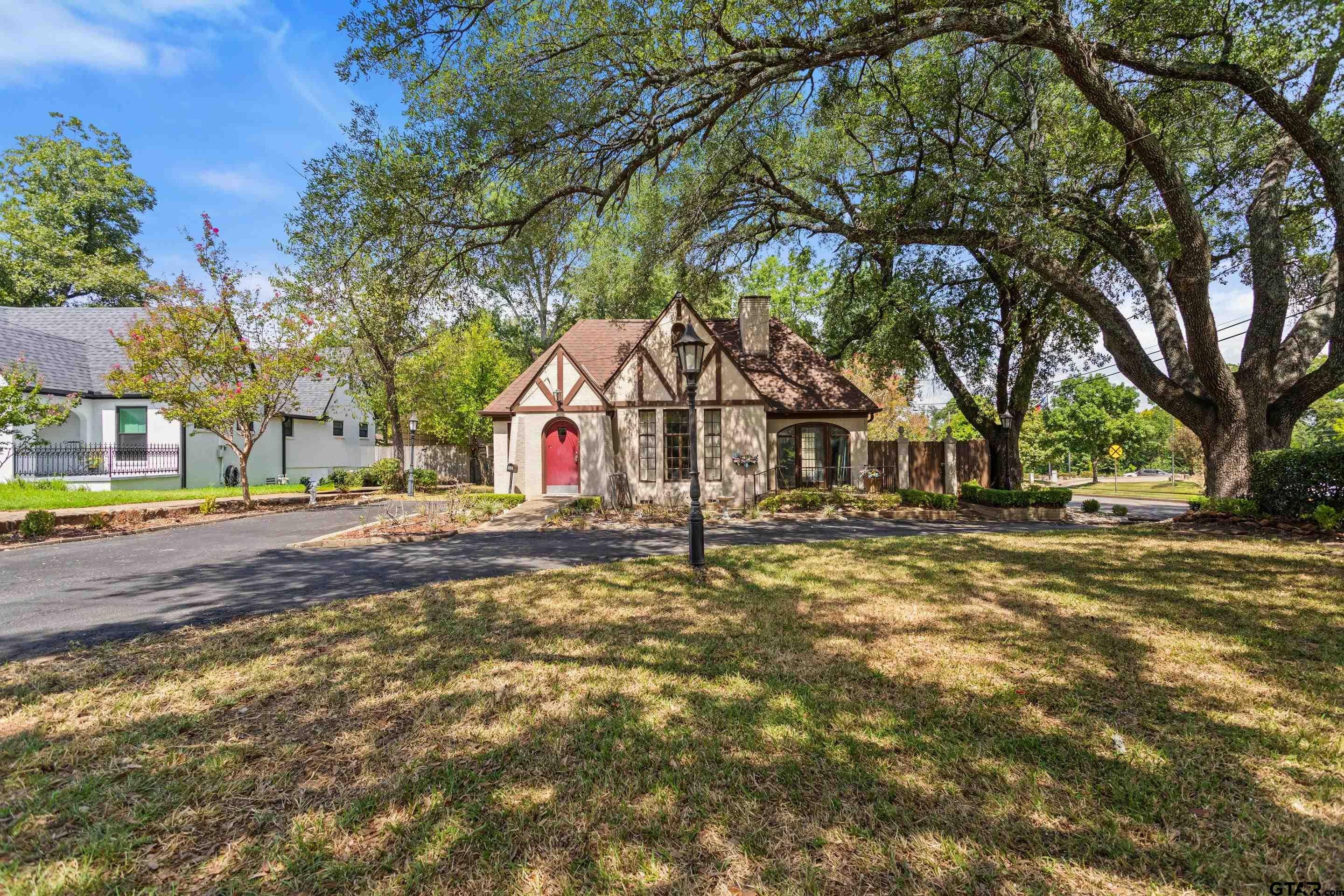 1104 Troup Highway