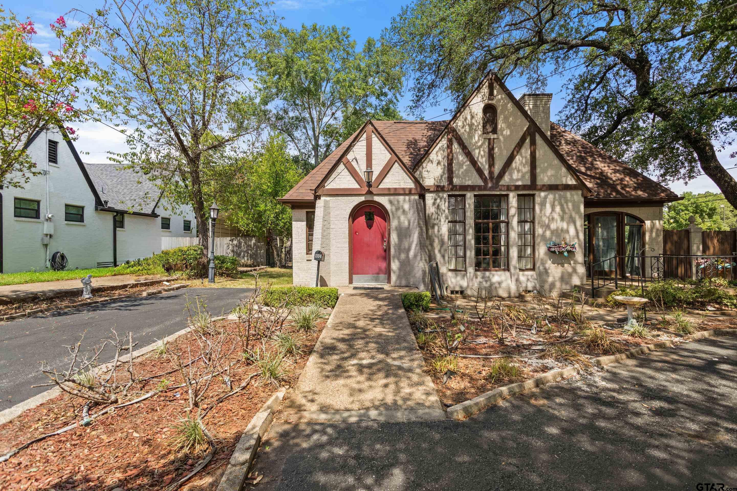 1104 Troup Highway