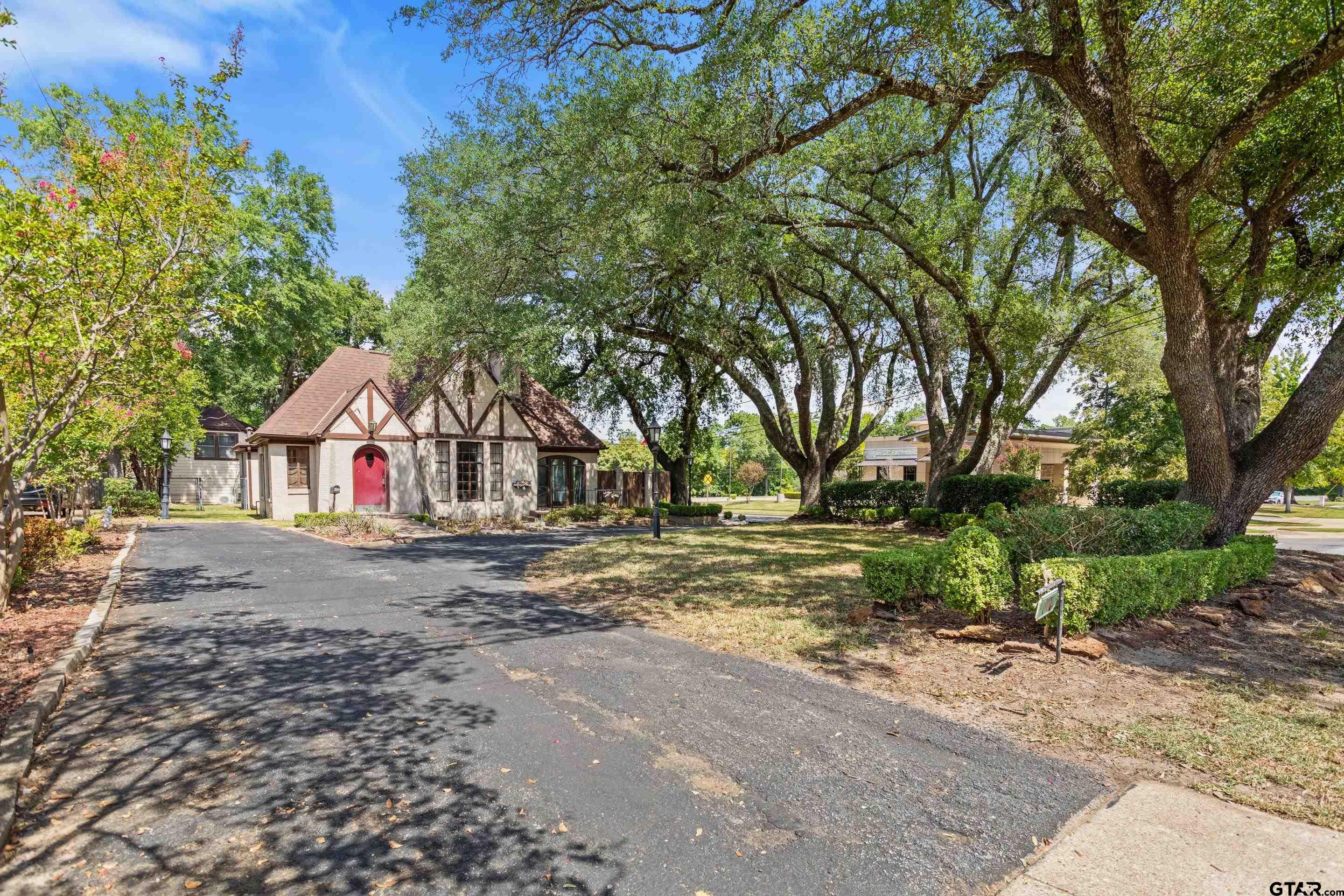 1104 Troup Highway