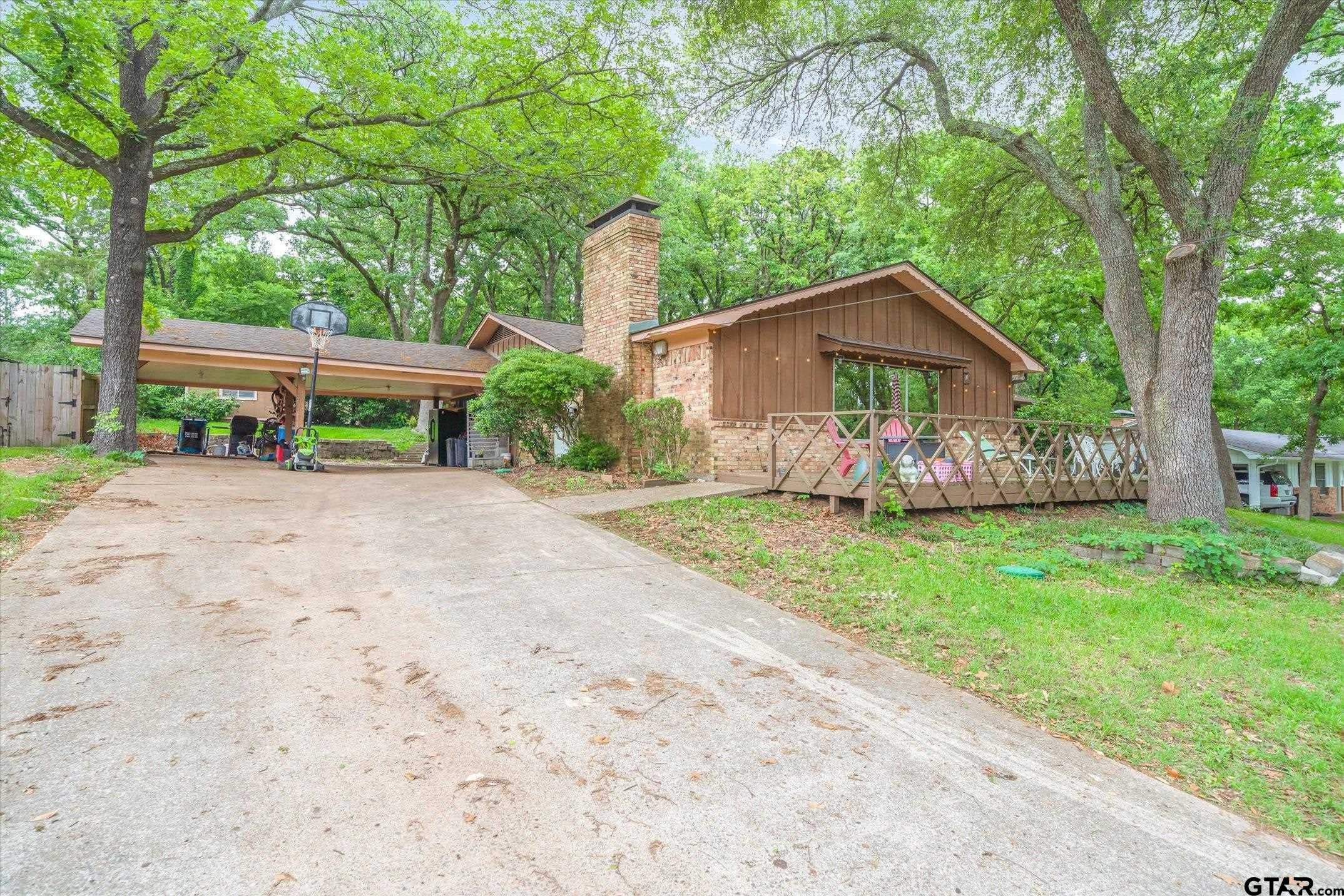 529 Woodside Dr