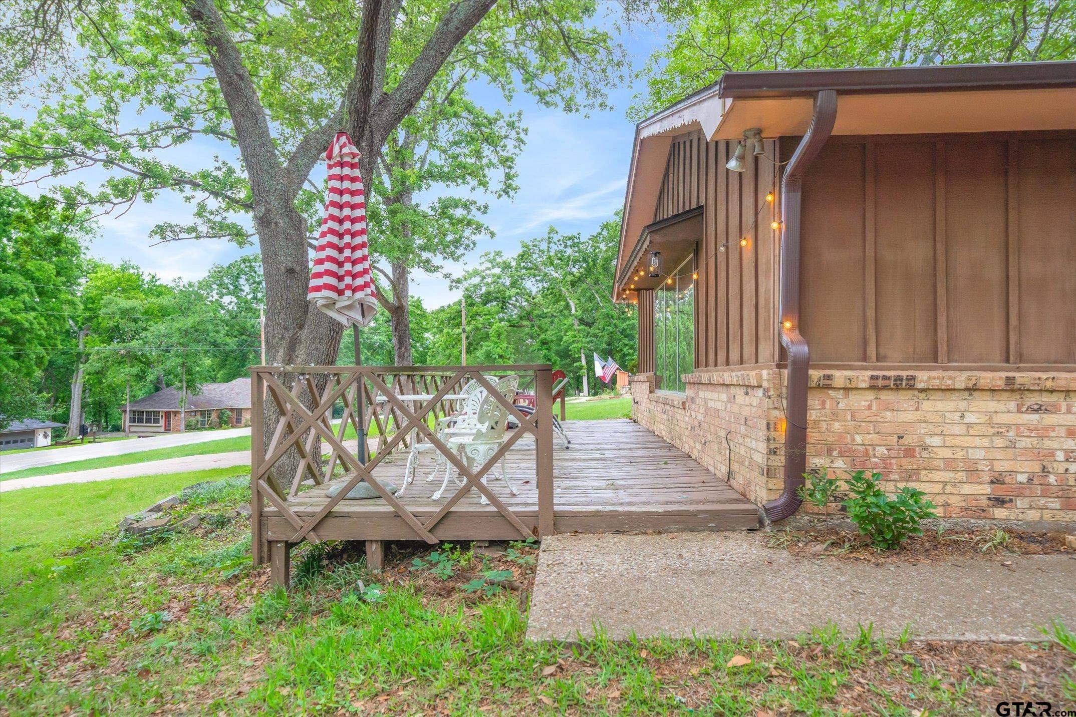 529 Woodside Dr