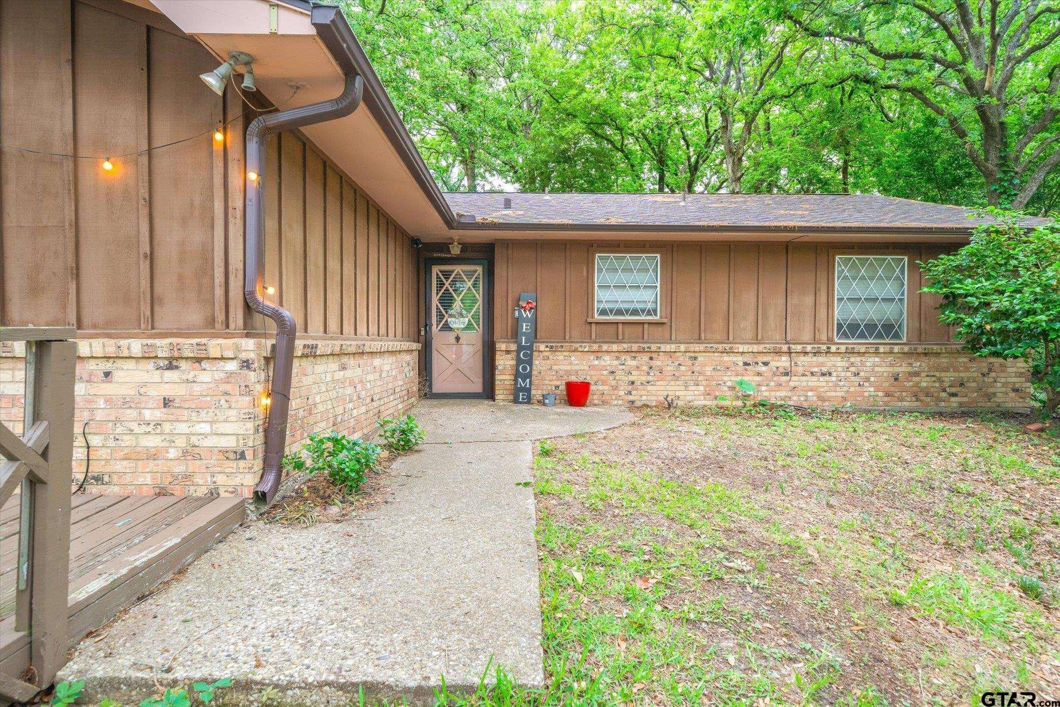 529 Woodside Dr