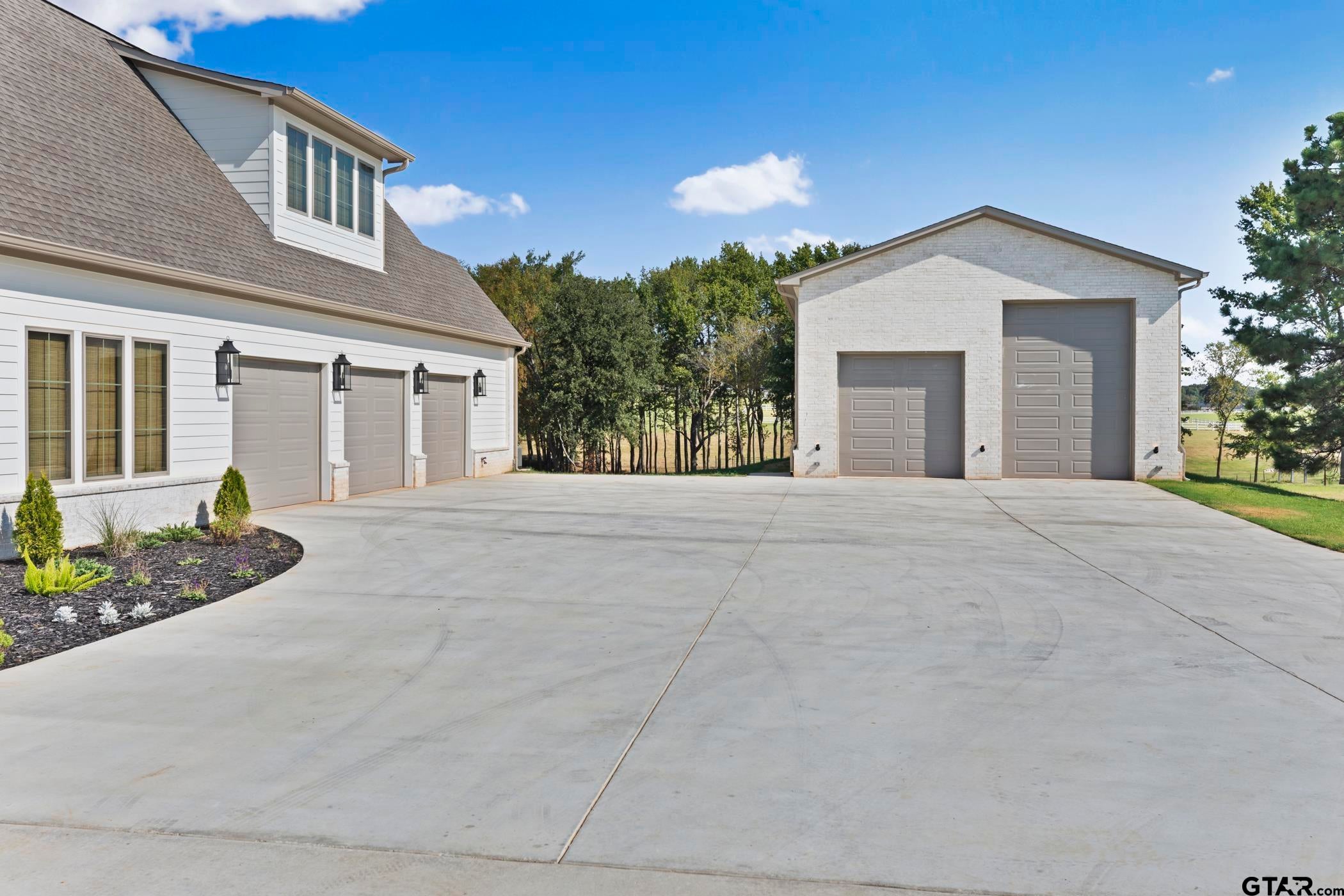23180 Bridle View Dr
