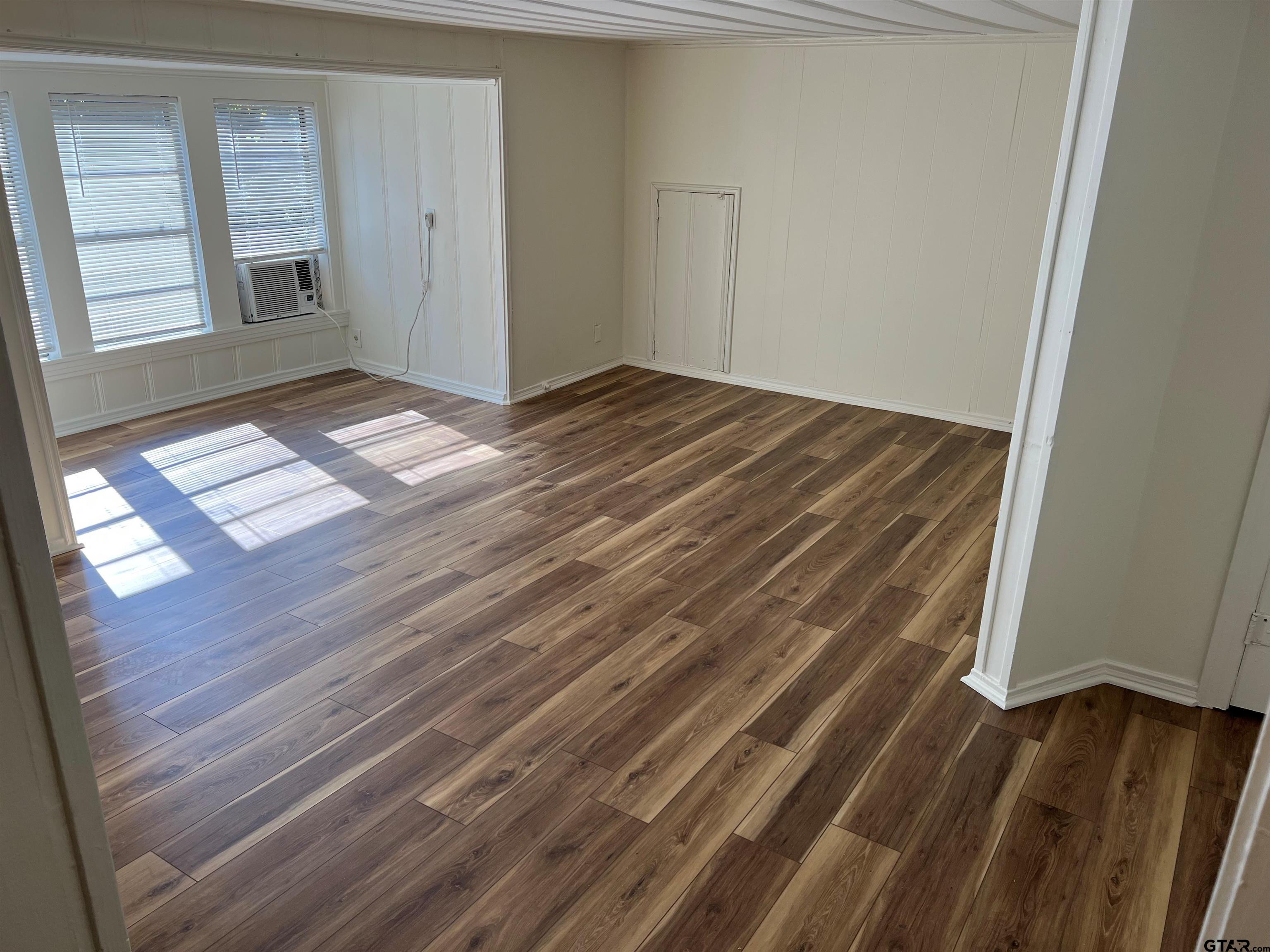 219 E Wells Street, Apt C