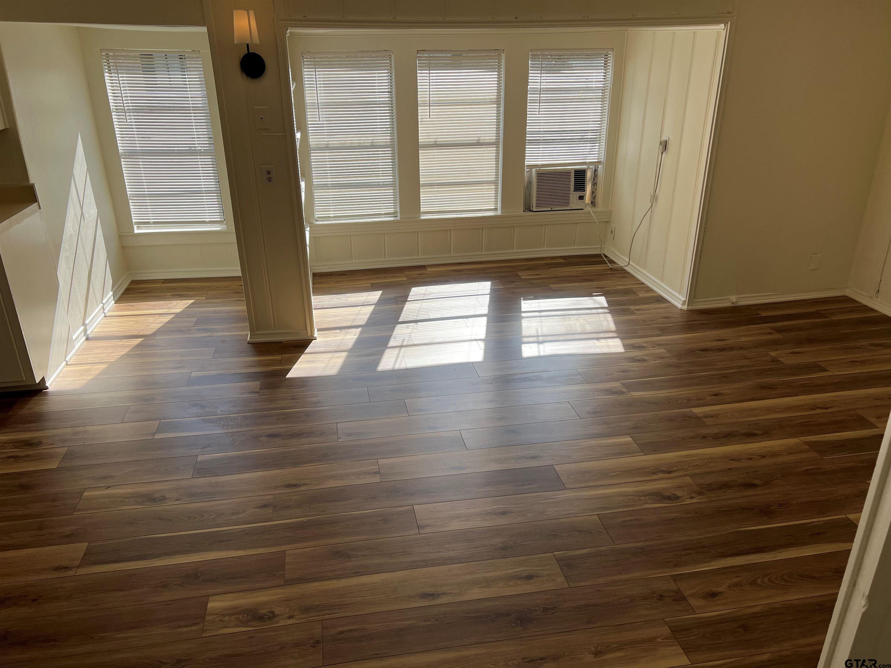 219 E Wells Street, Apt C