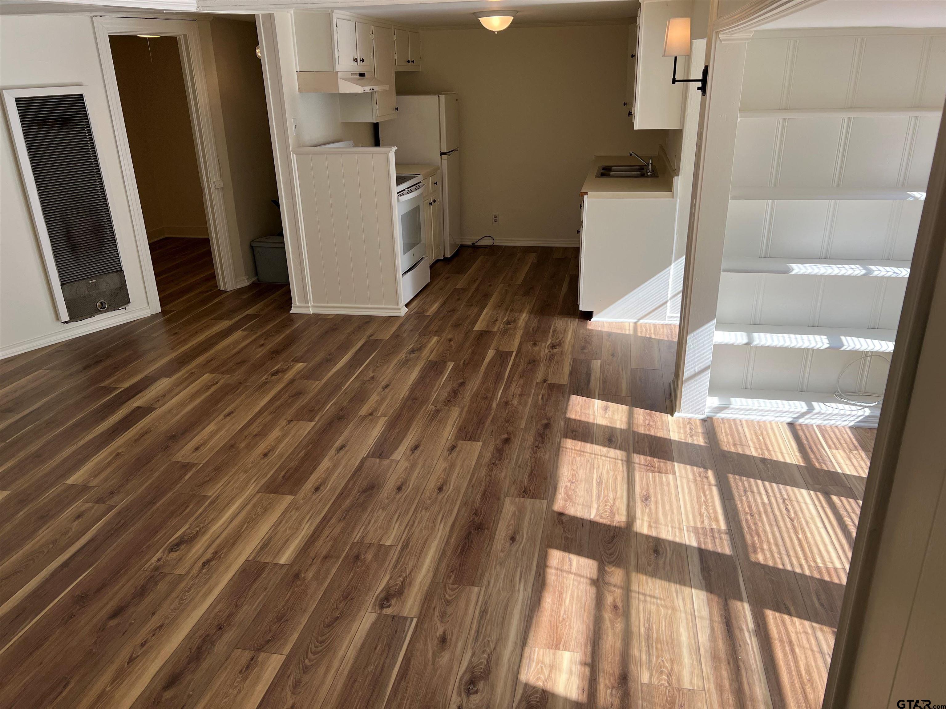 219 E Wells Street, Apt C