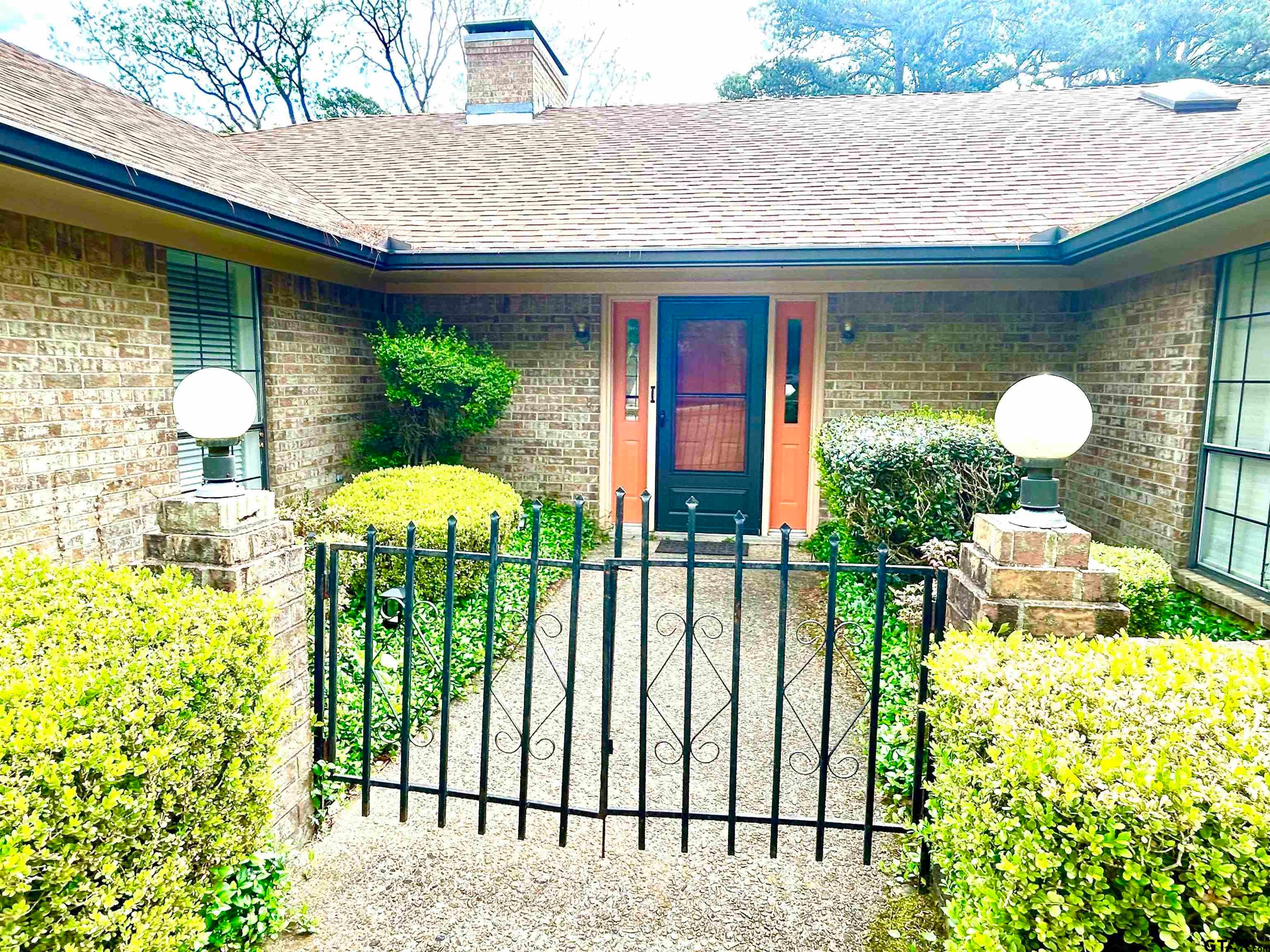 2899 Surrey Lane