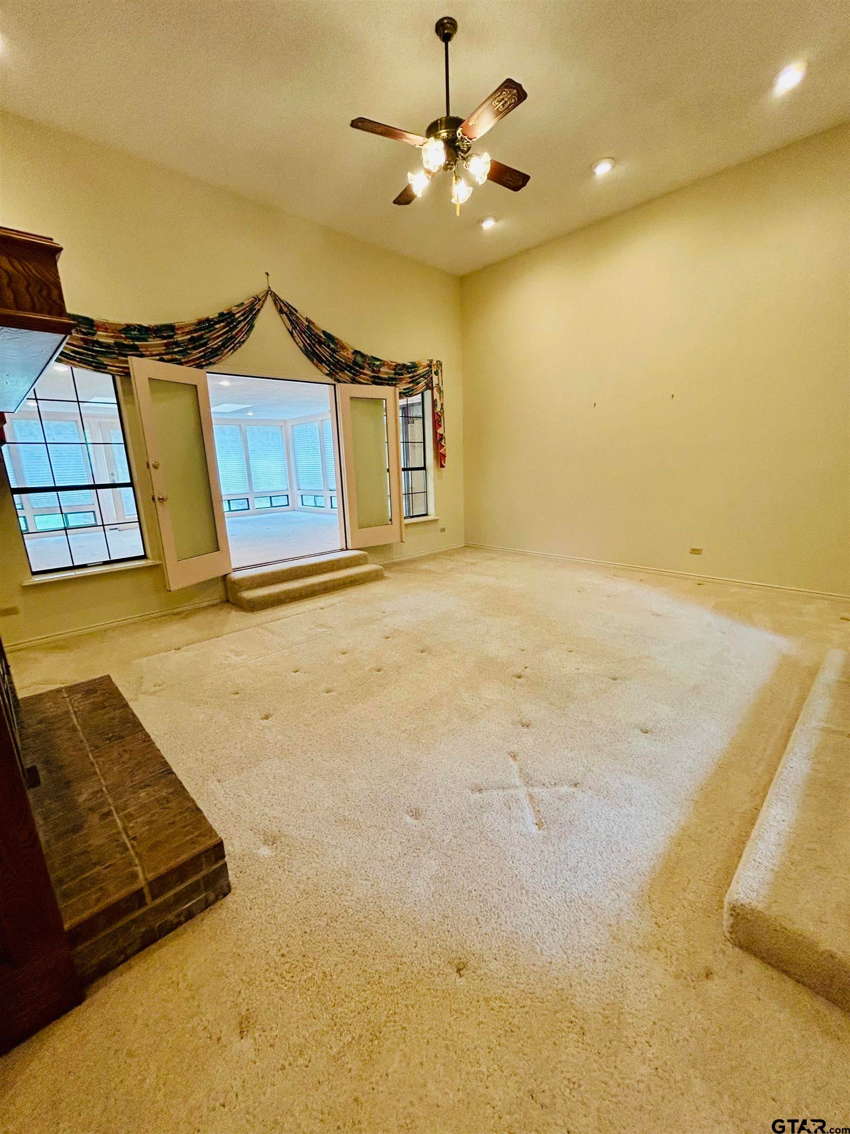 2899 Surrey Lane