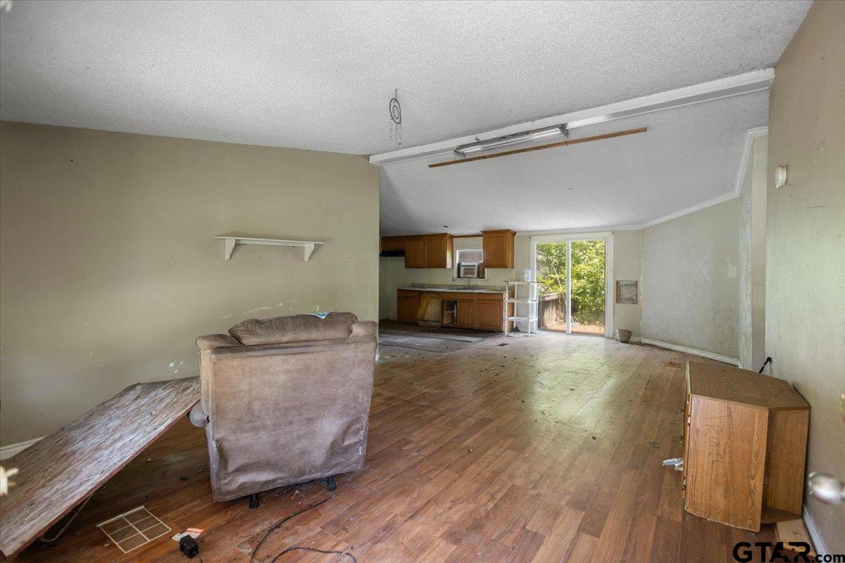 16401 Janan Dr.