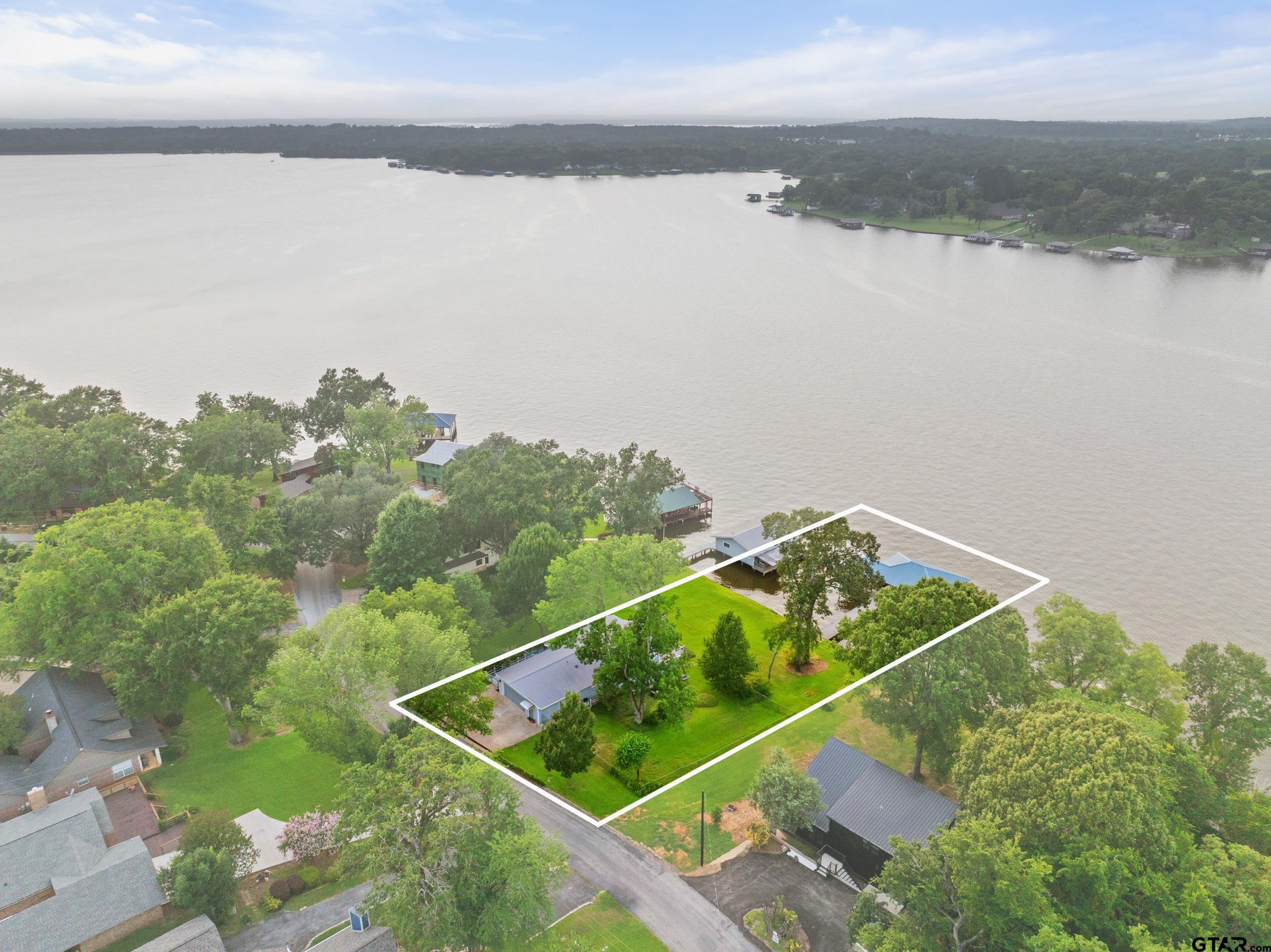 15476 Lakeside Dr.