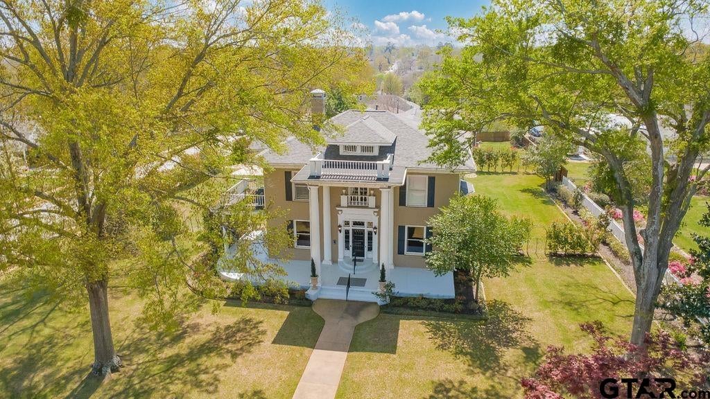 313 E Charnwood
