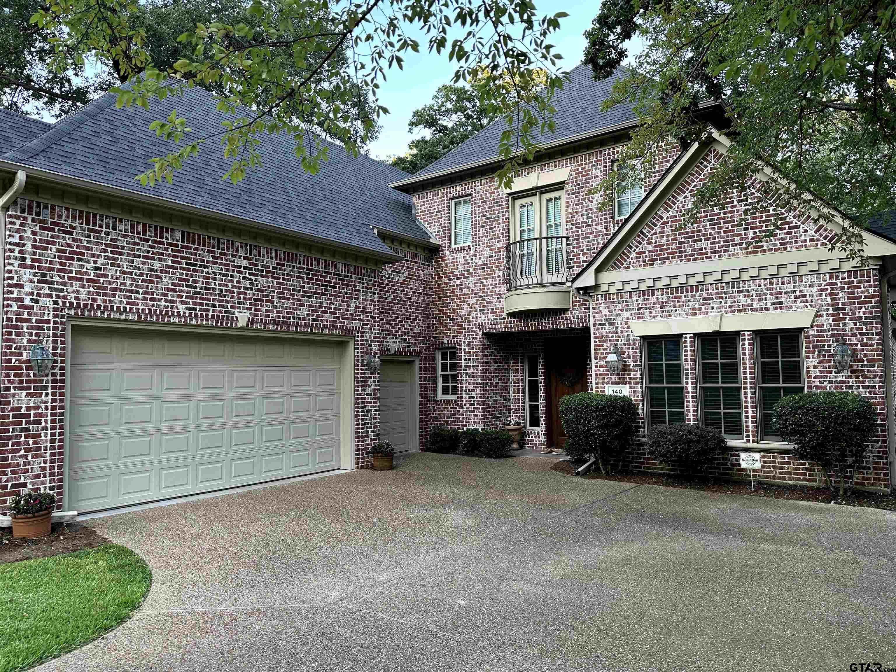 140 Red Oak CT