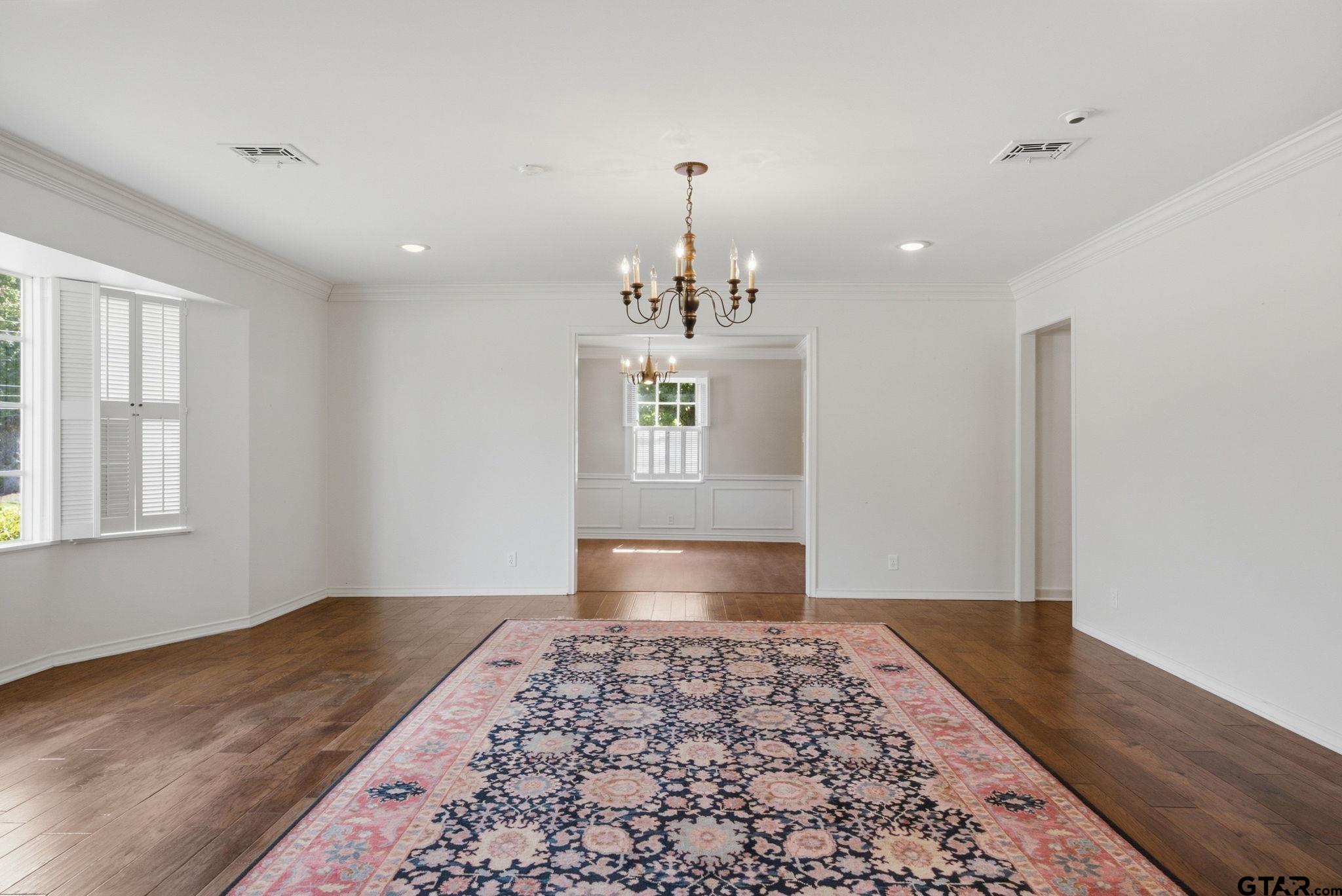 2725 Pecan Dr.