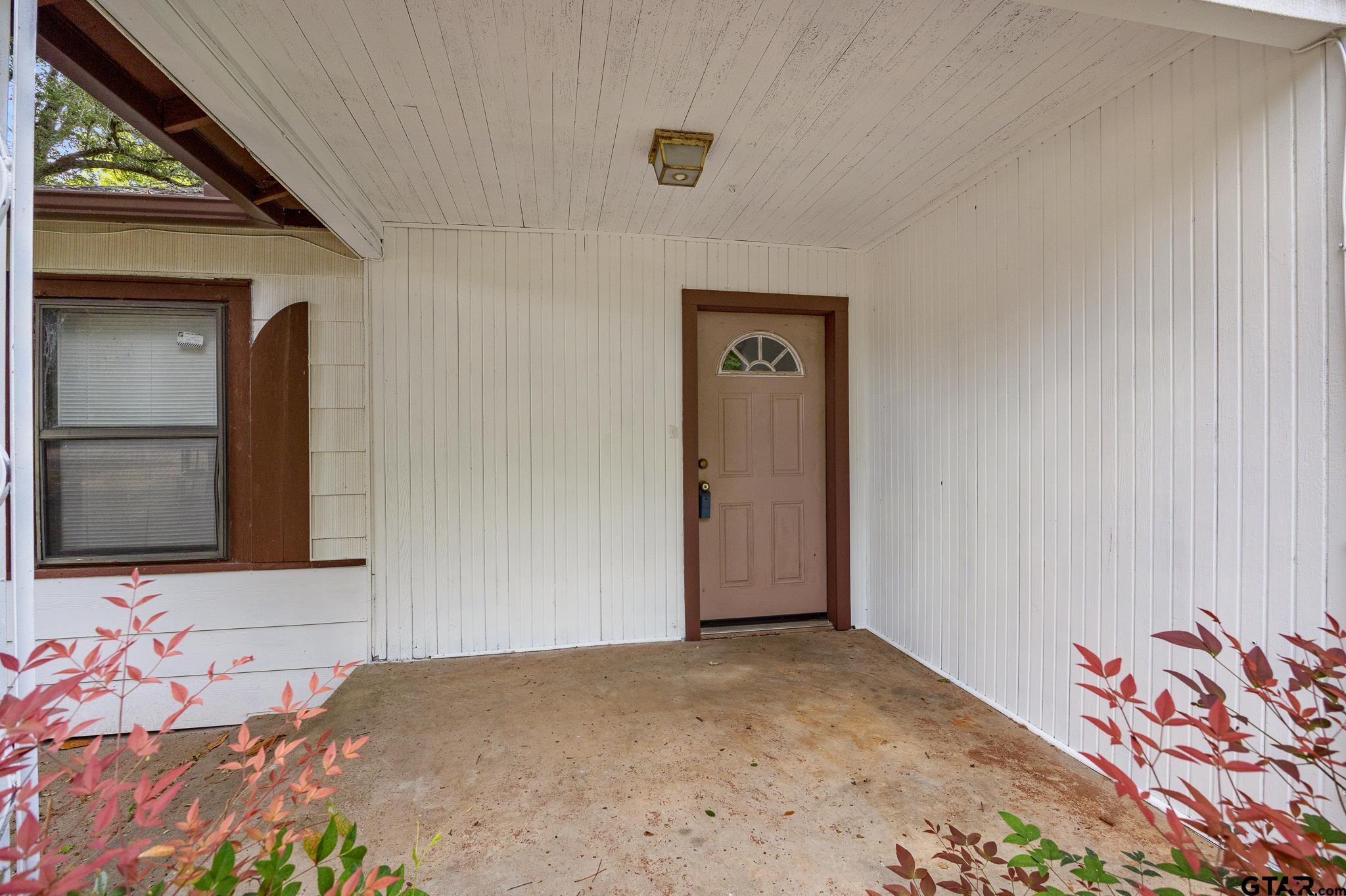 803 W Noble