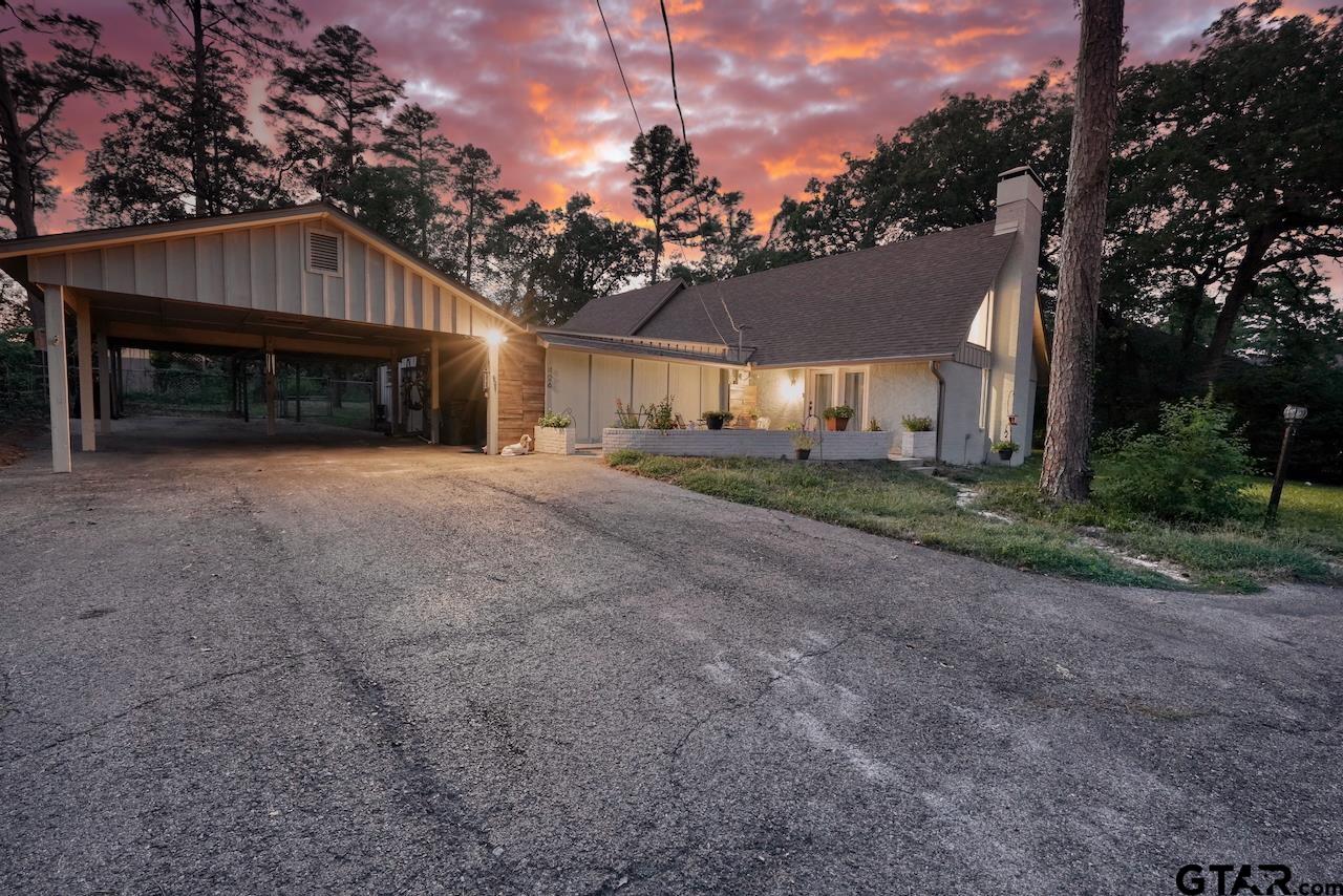 426 Lonestar Ln