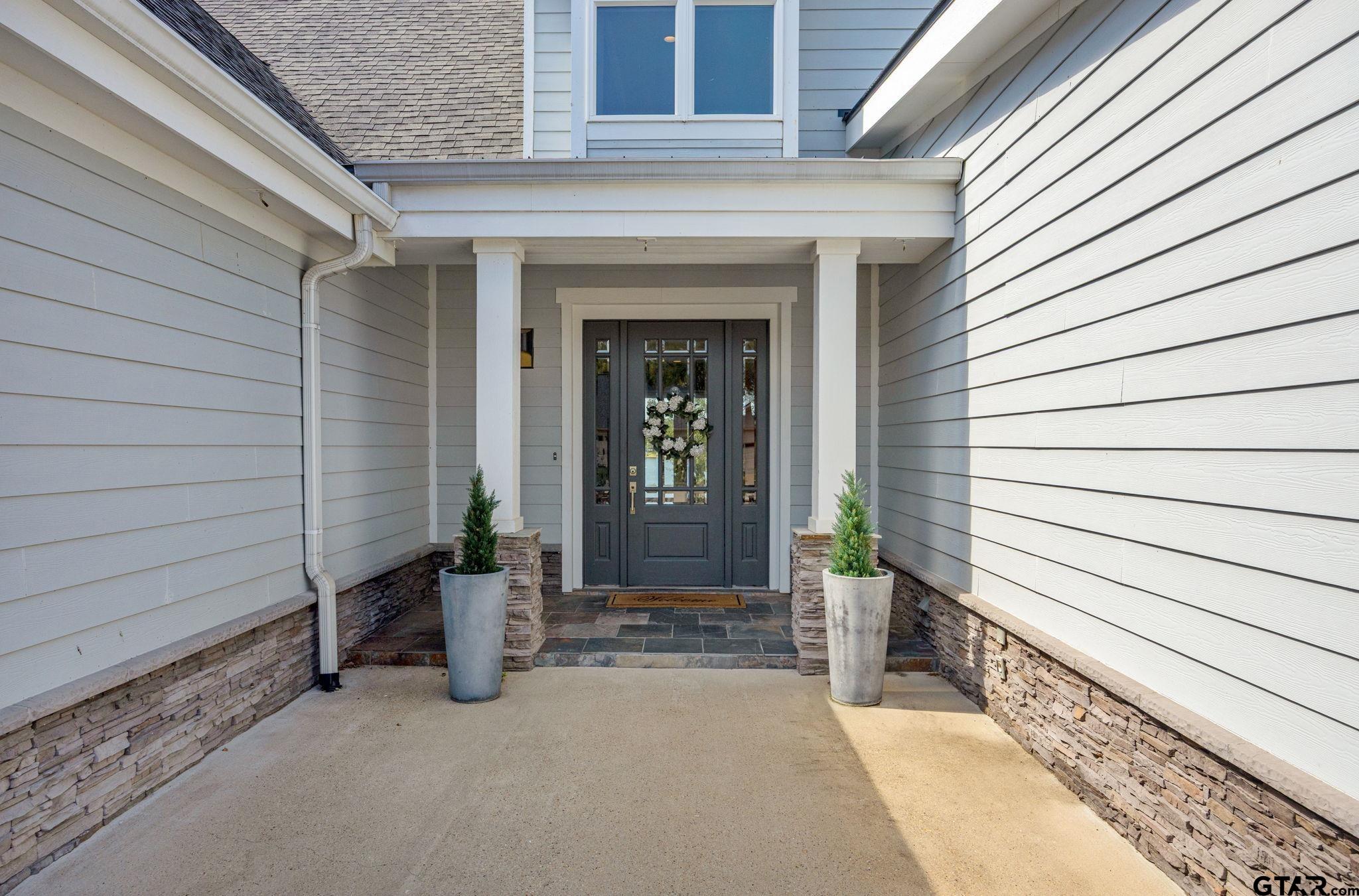 282 N Bay Dr