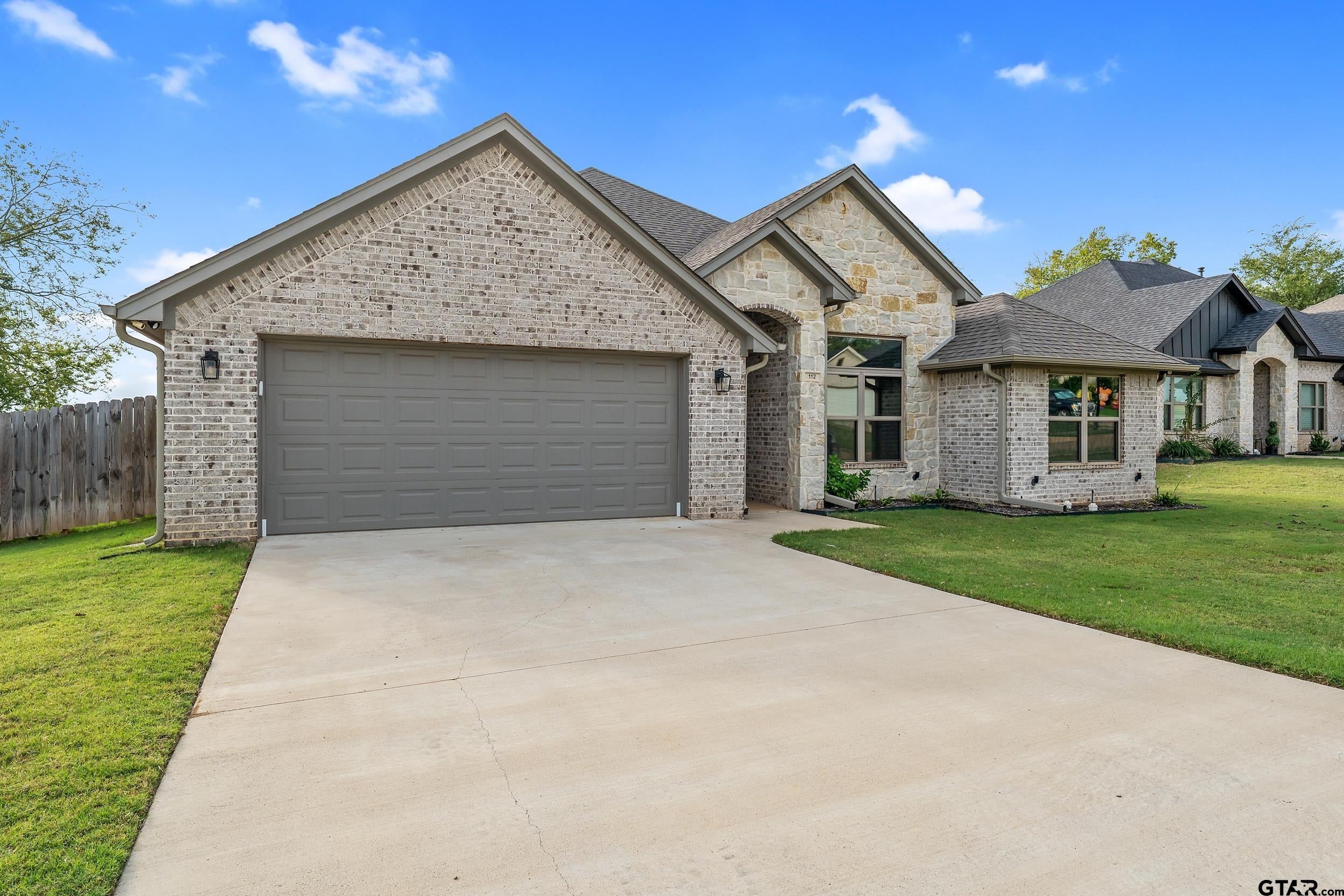 112 Amanda Ave