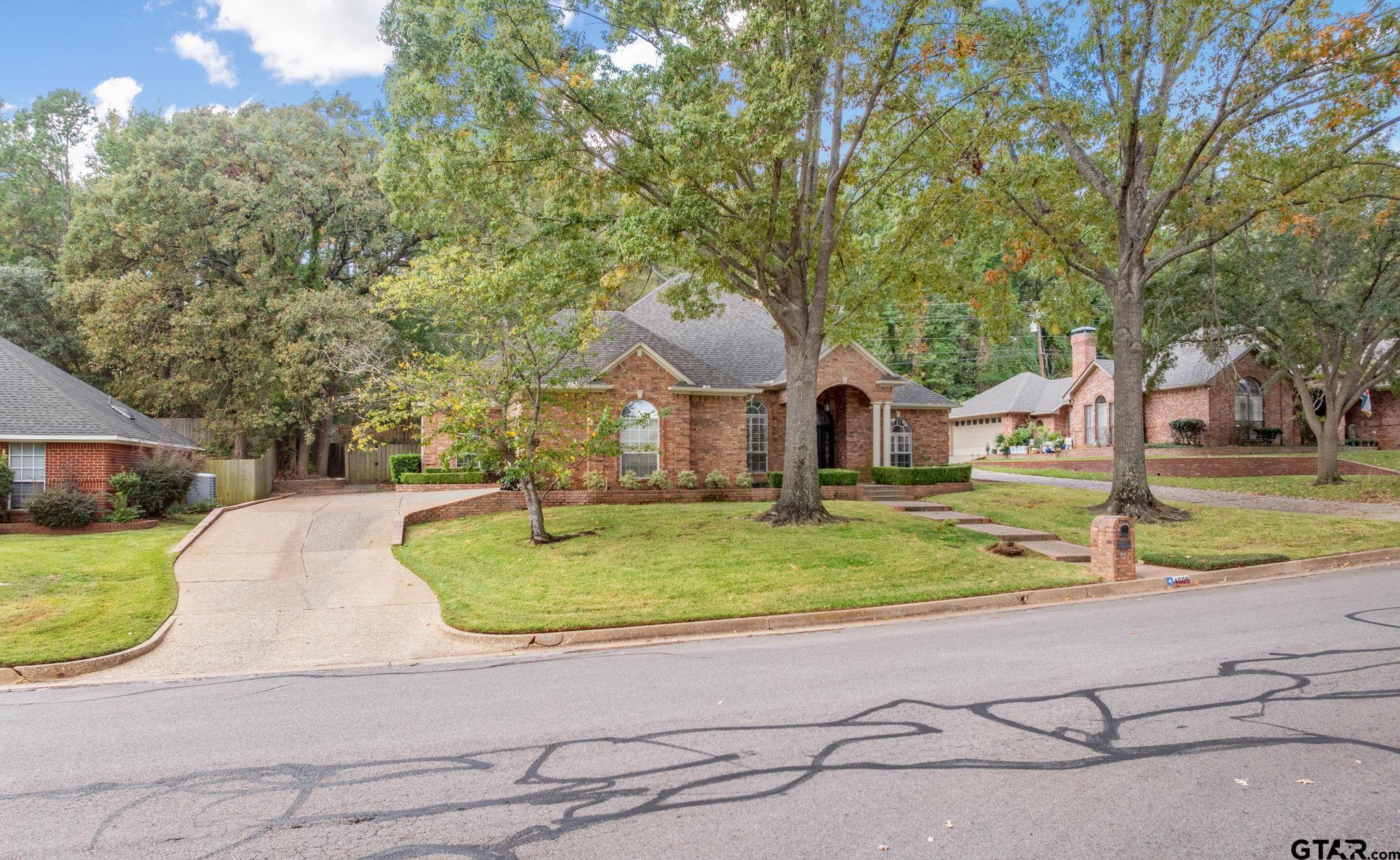 4009 Lazy Creek Dr