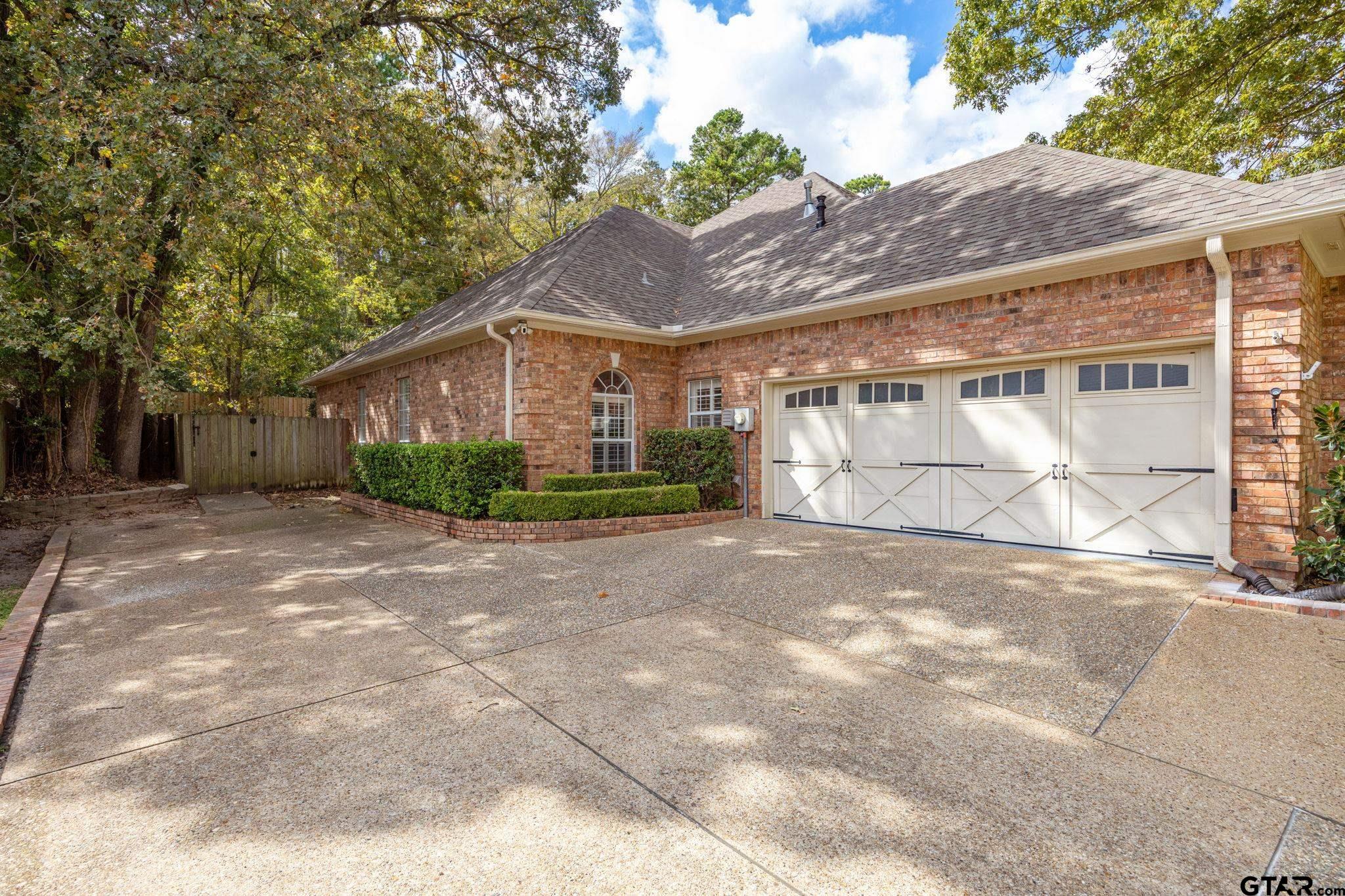 4009 Lazy Creek Dr