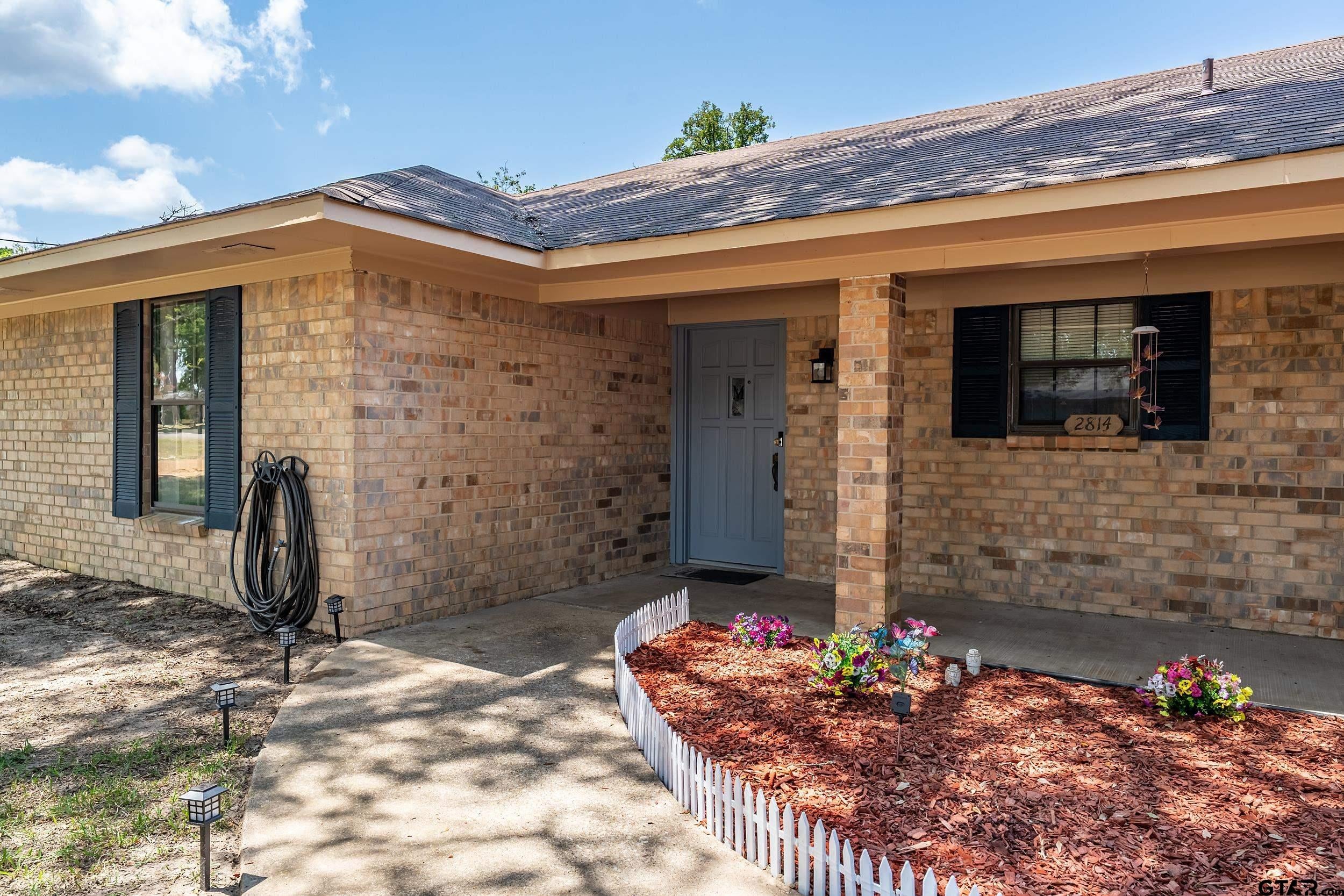 2814 Pineview