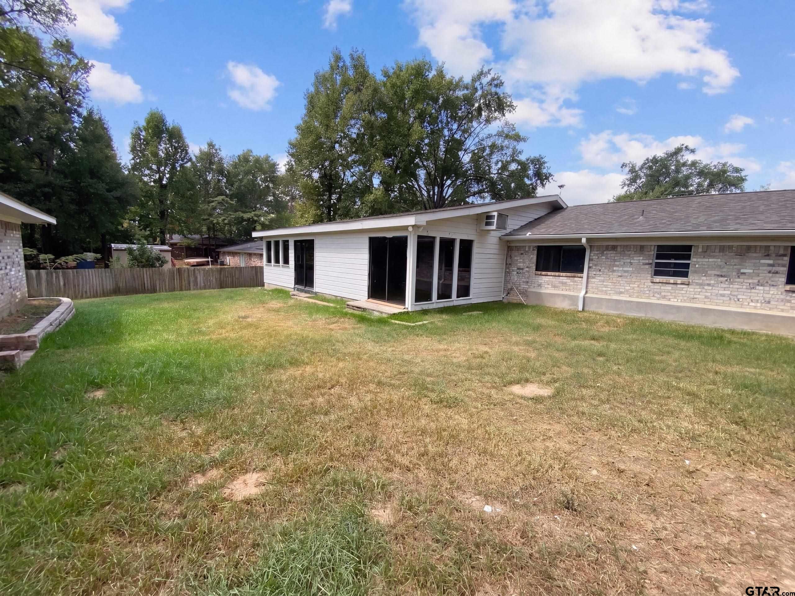 1607 Timberline Dr
