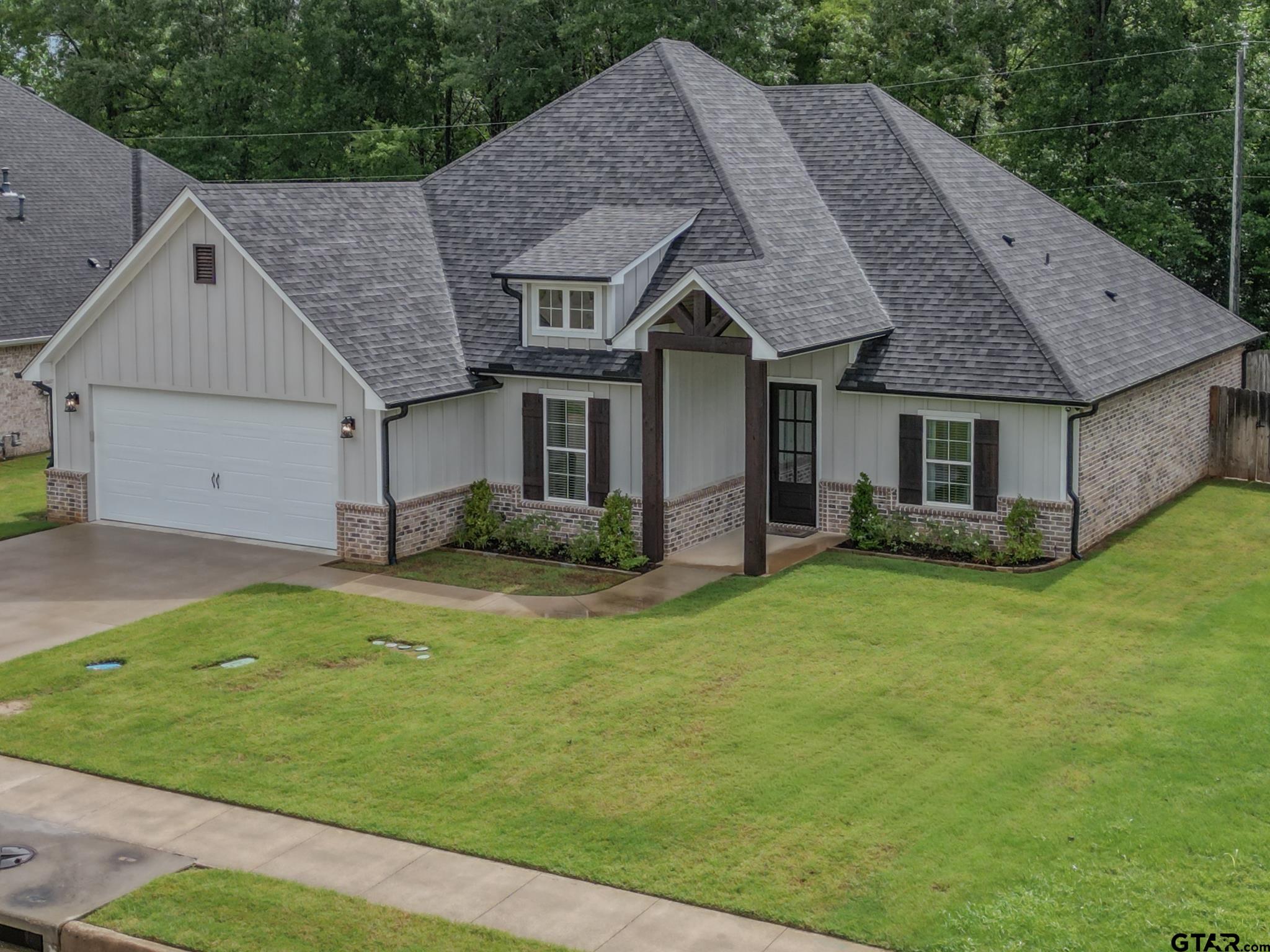 807 Redwing Way