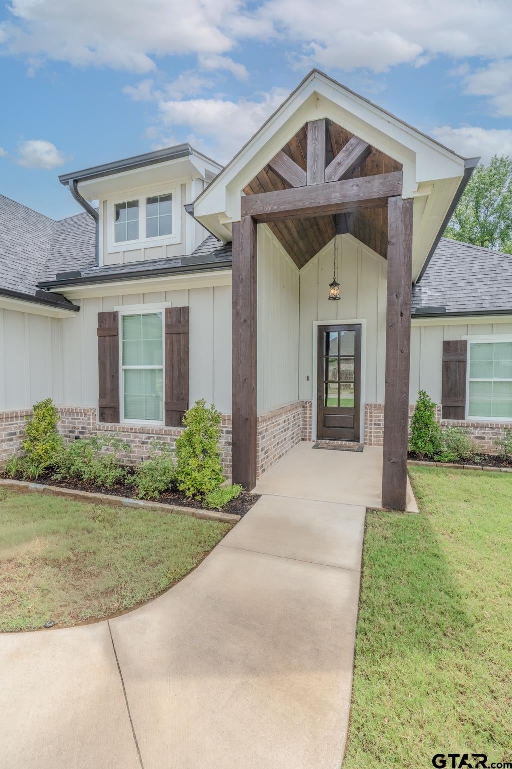 807 Redwing Way