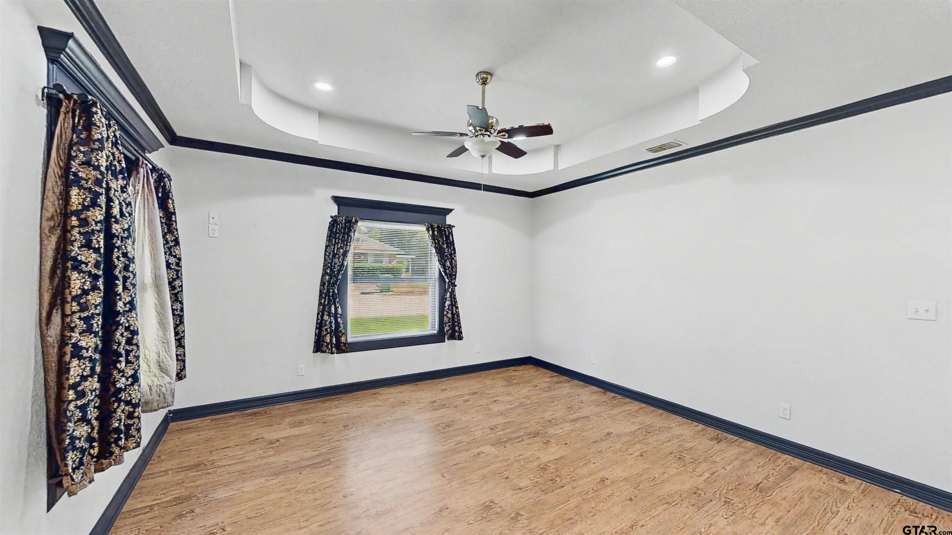1315 N Ross