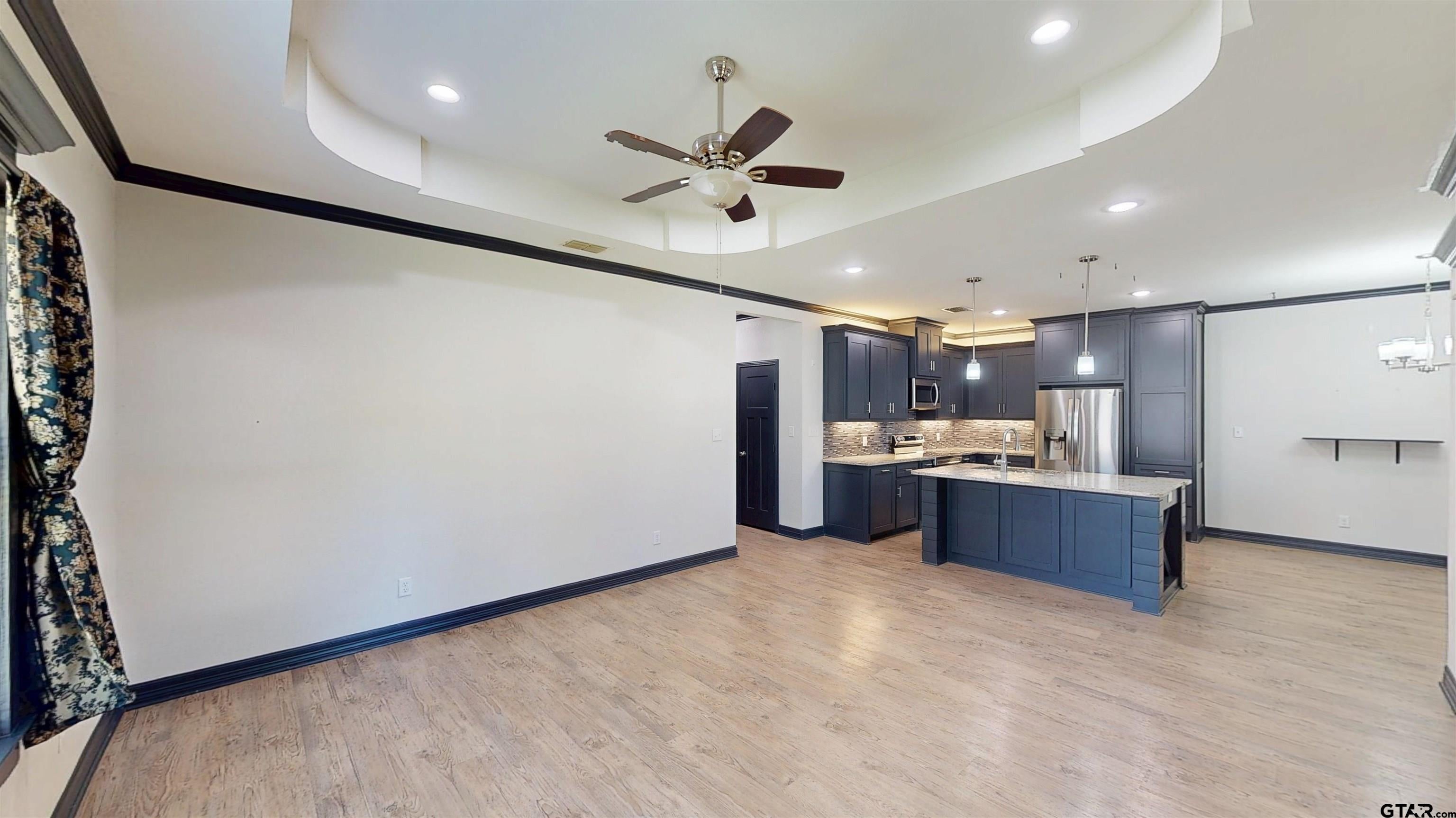 1315 N Ross