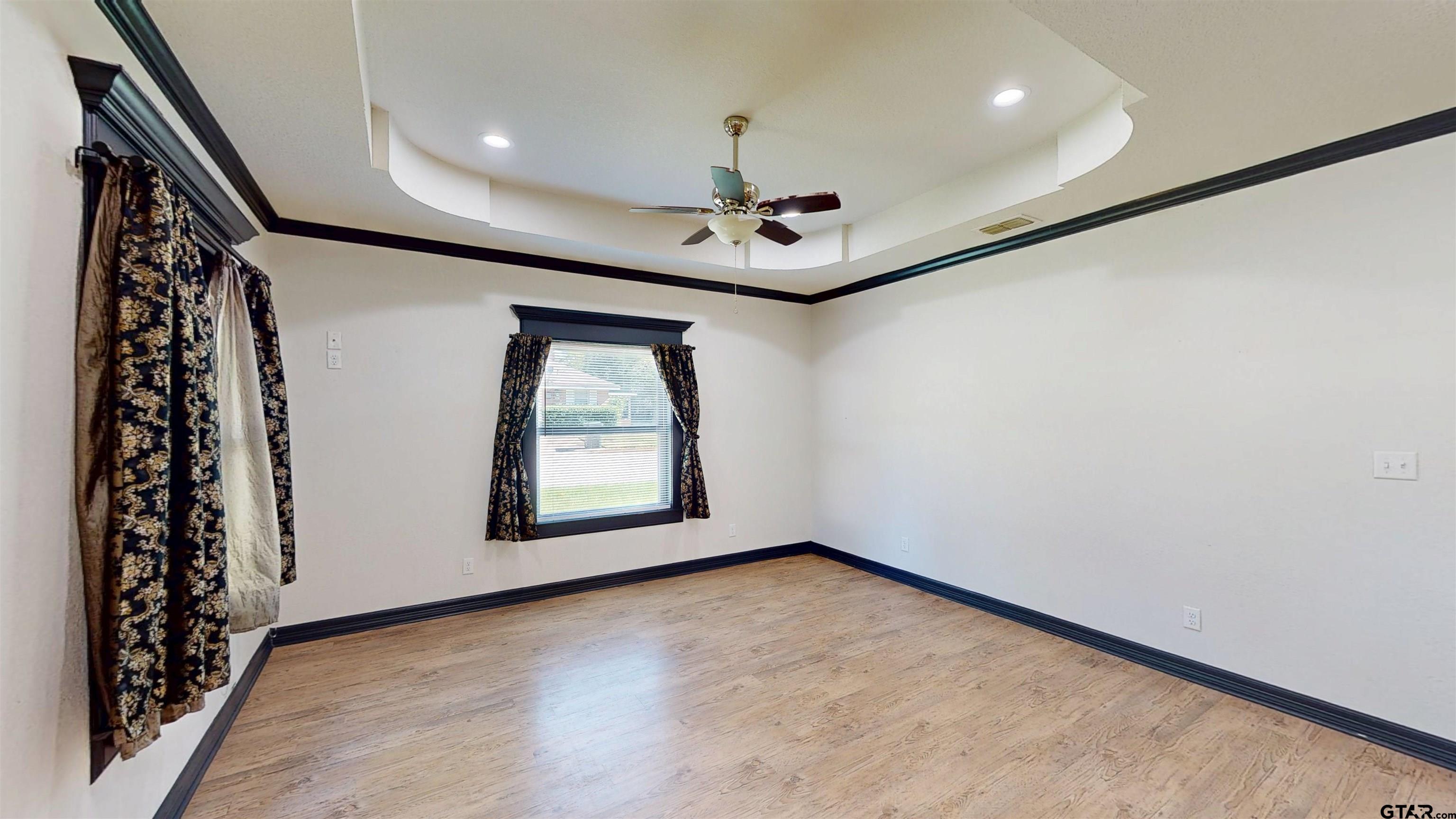 1315 N Ross