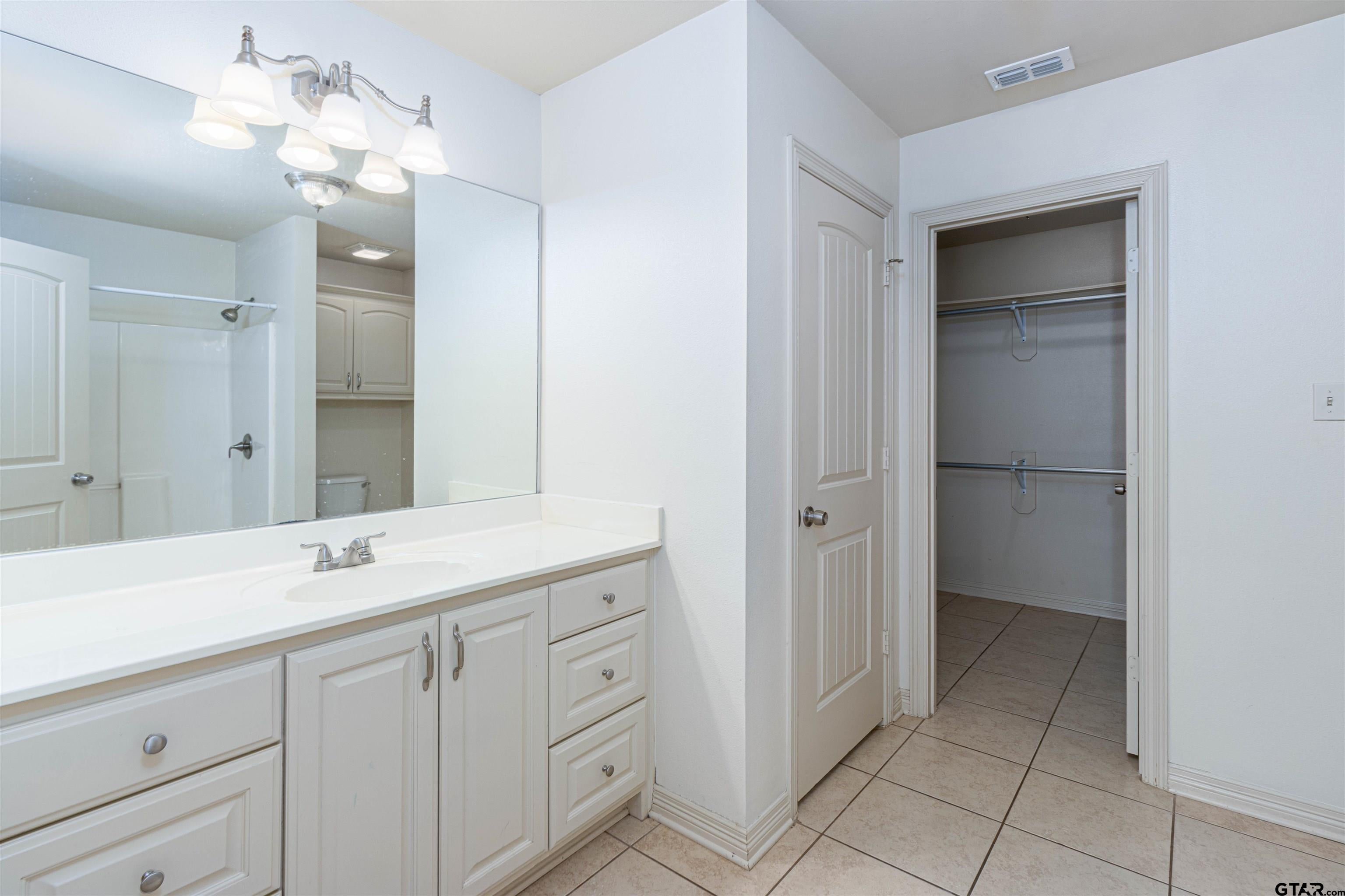 1421/1423 E Houston