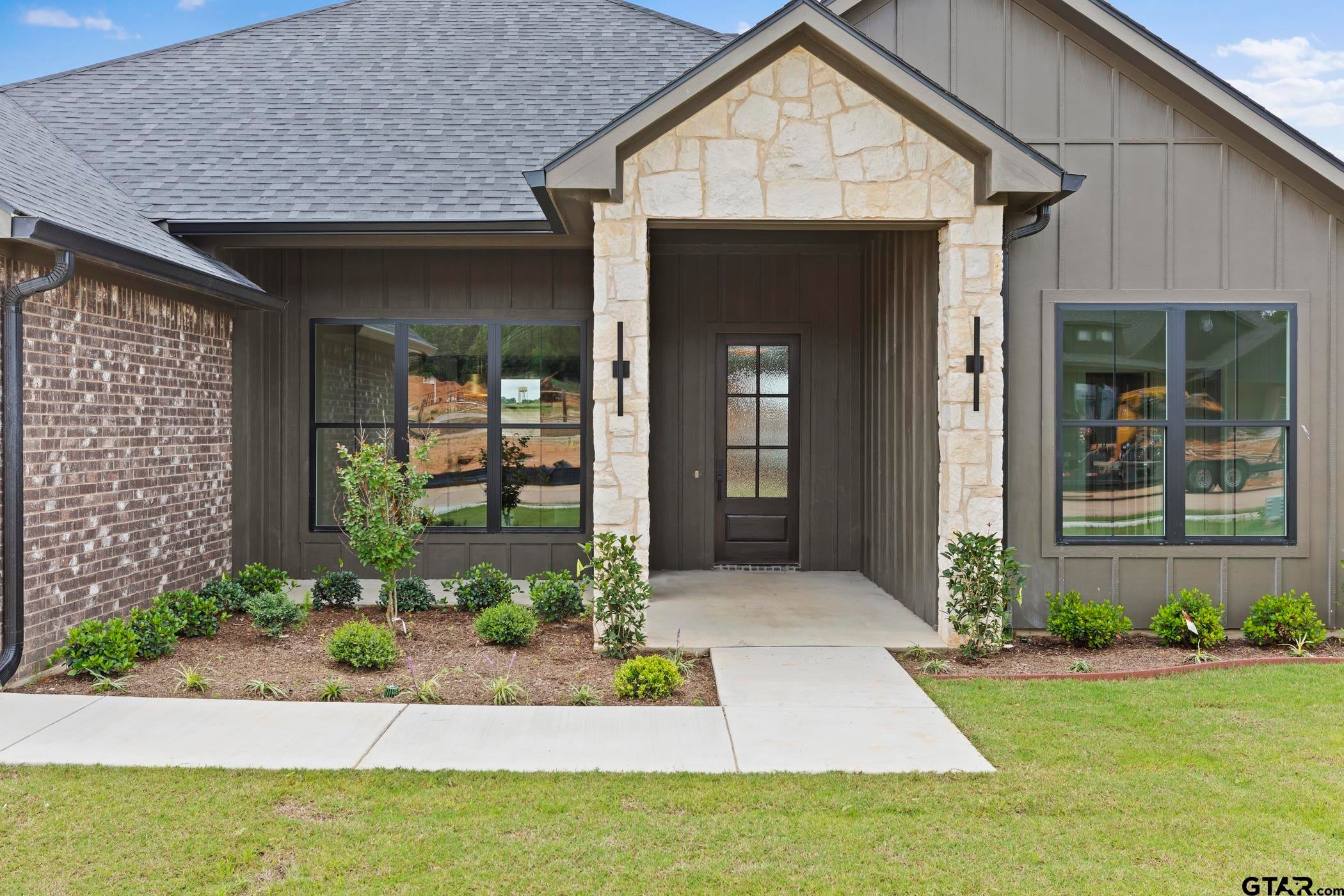 16417 Clearview Dr