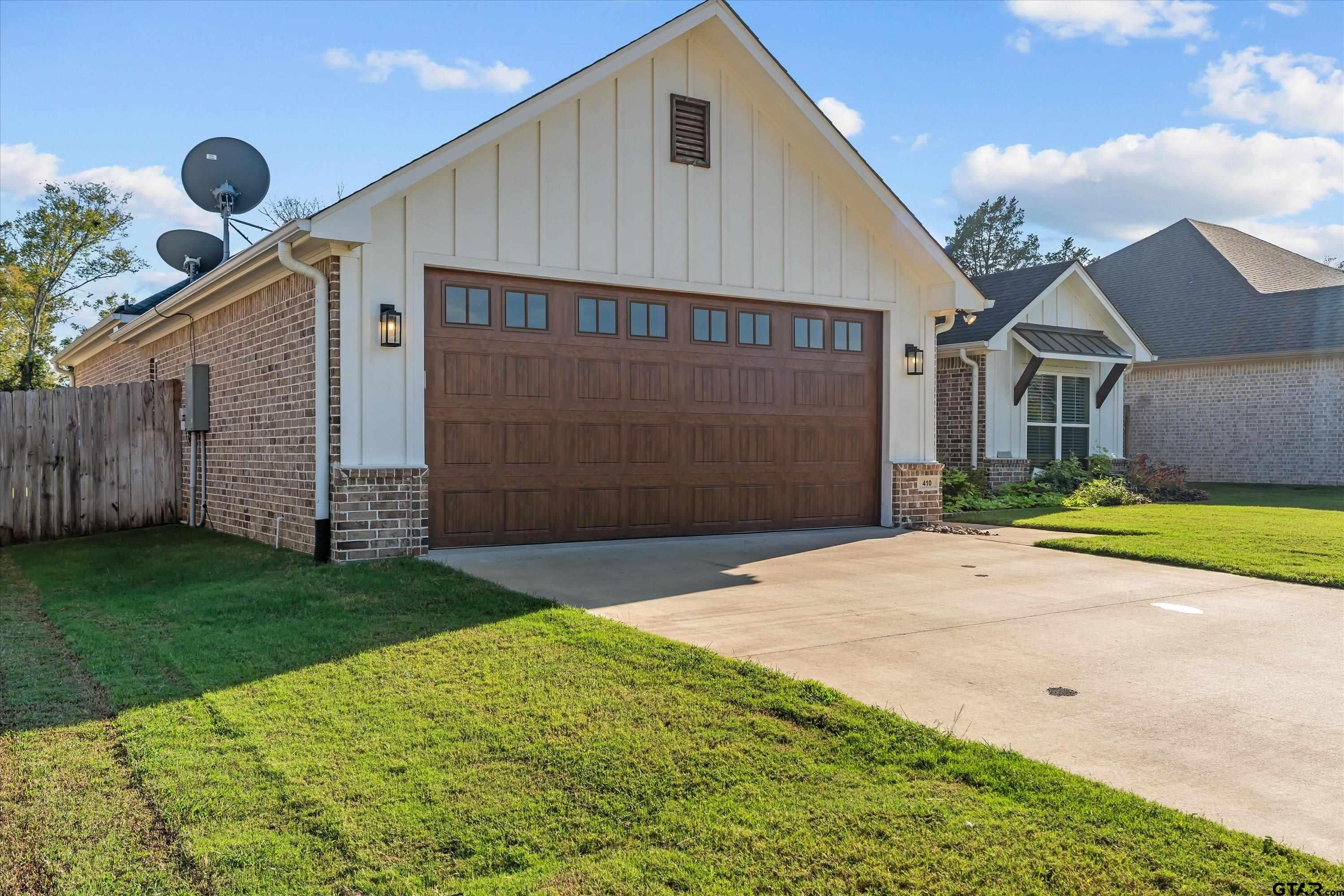 410 Deer Point Cove