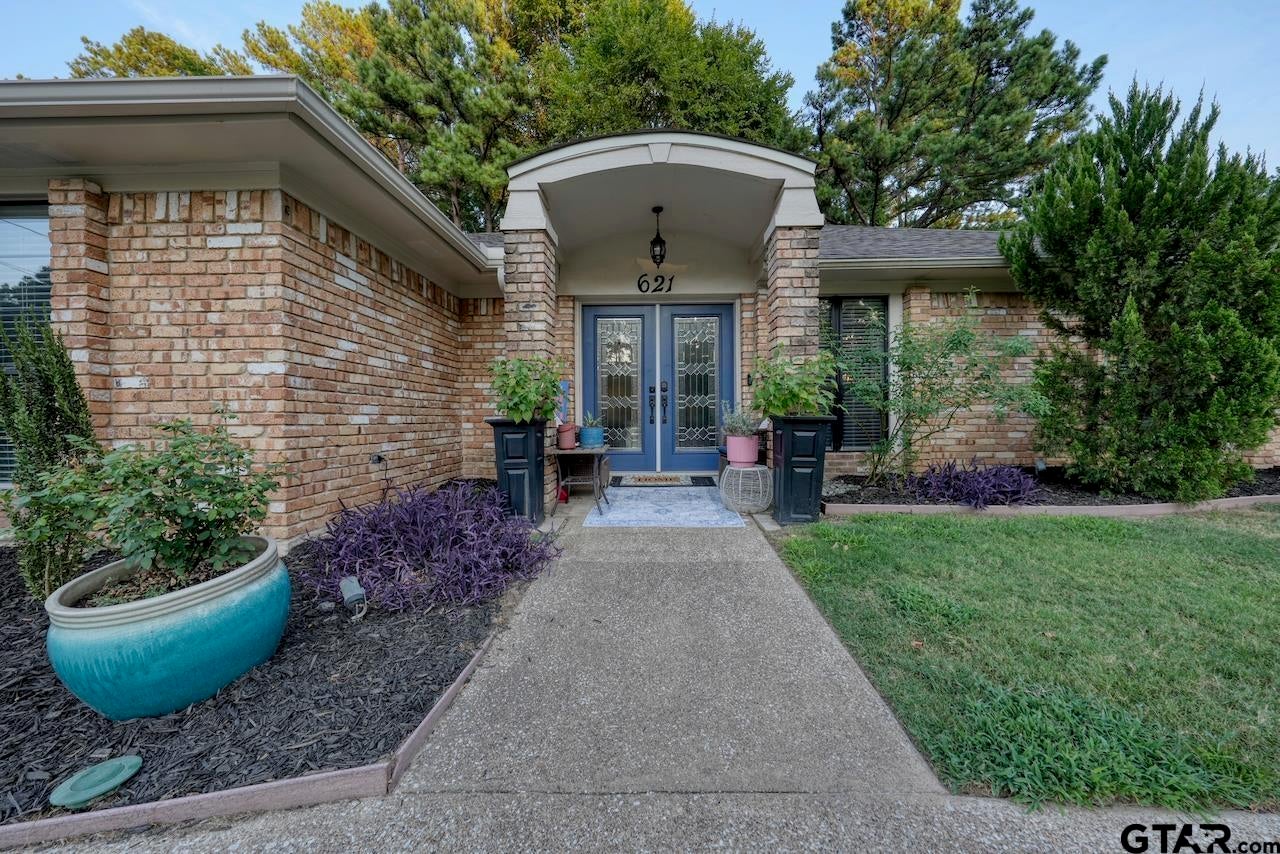 621 North Gate Dr