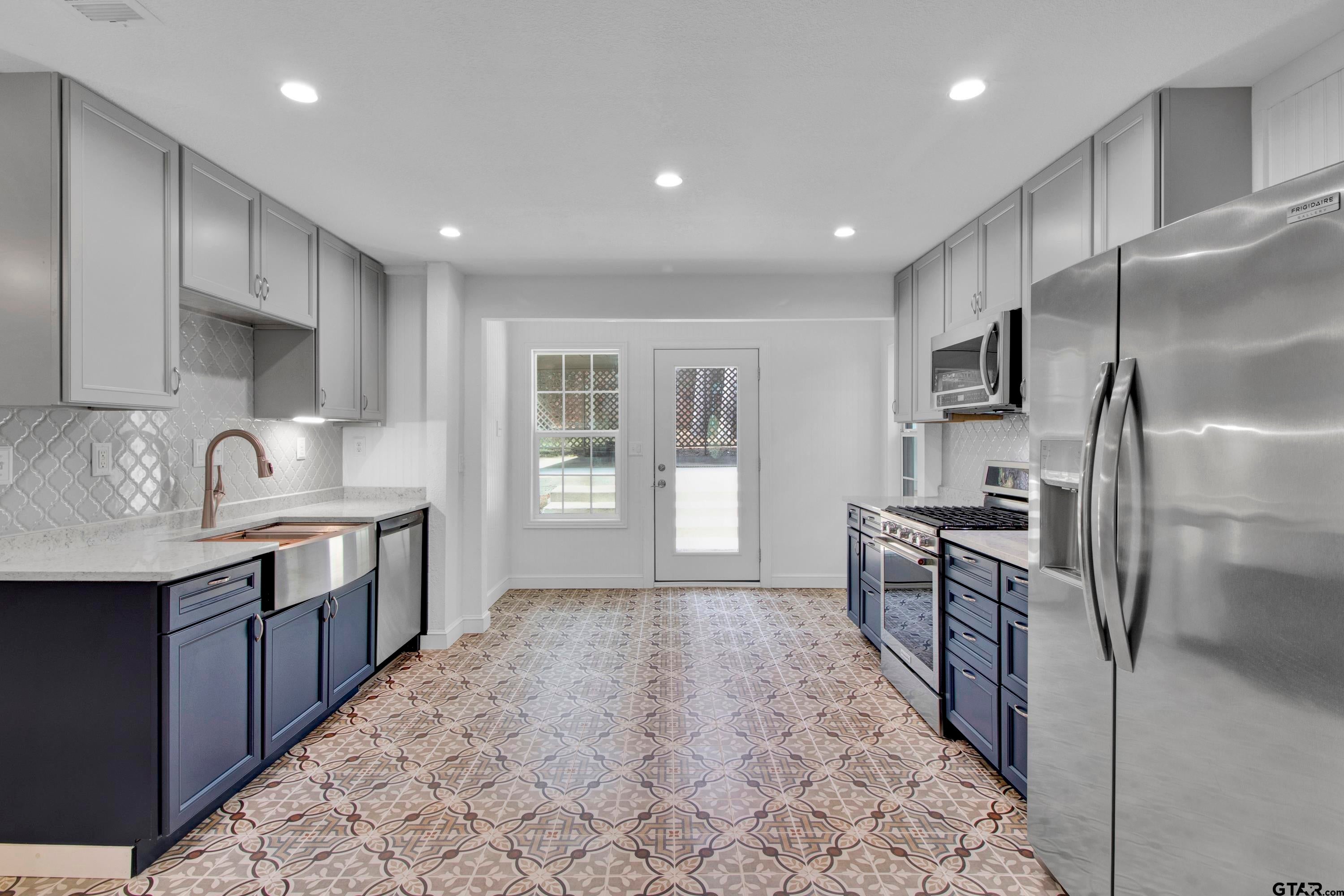 1407 Lakeshore Drive