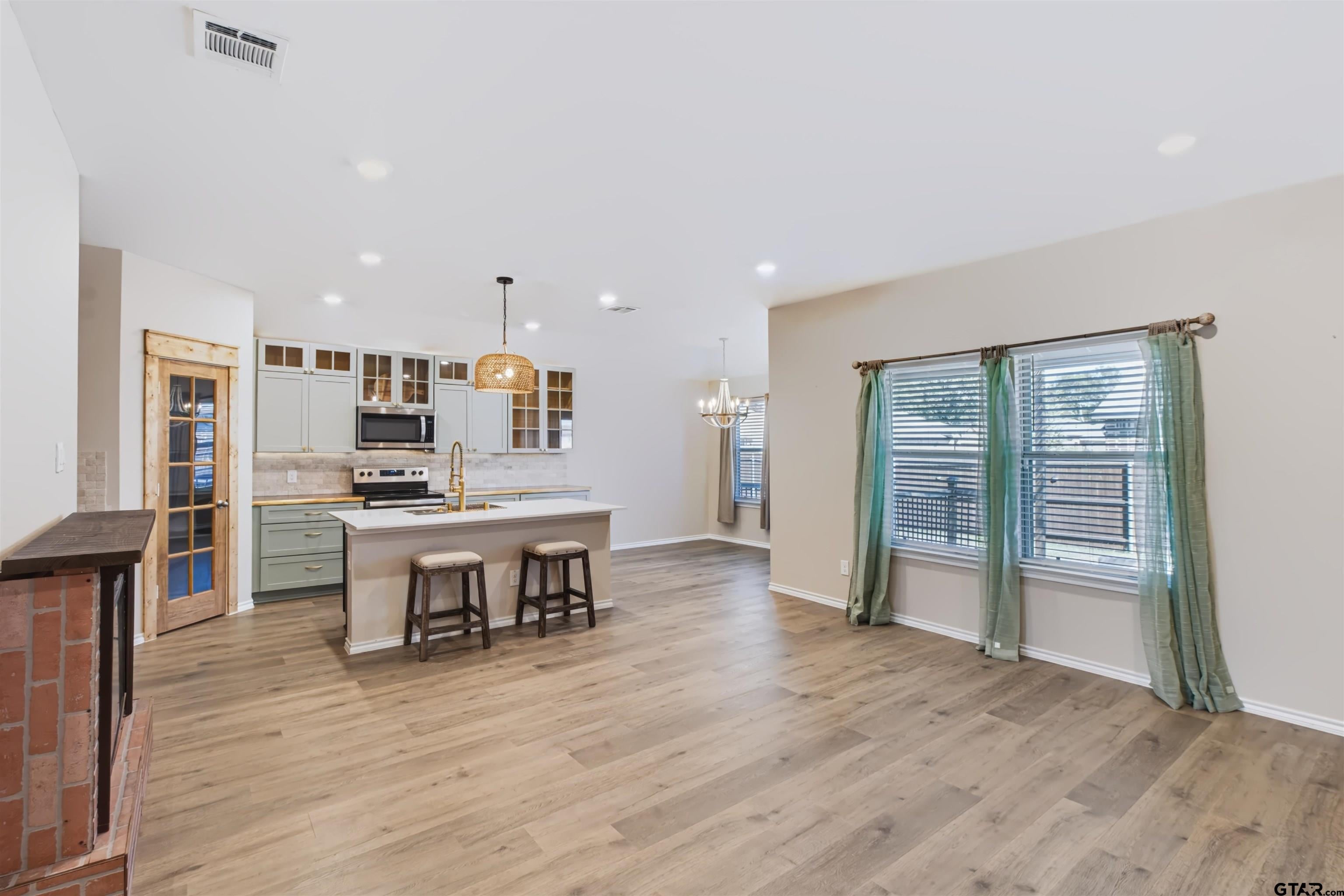 1206 Hidden Valley