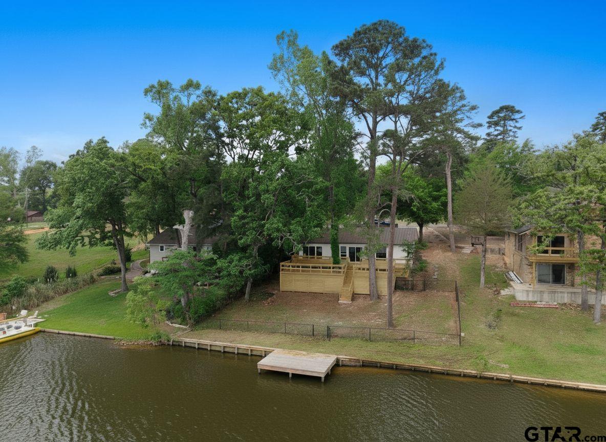 1221 Chateau Ln