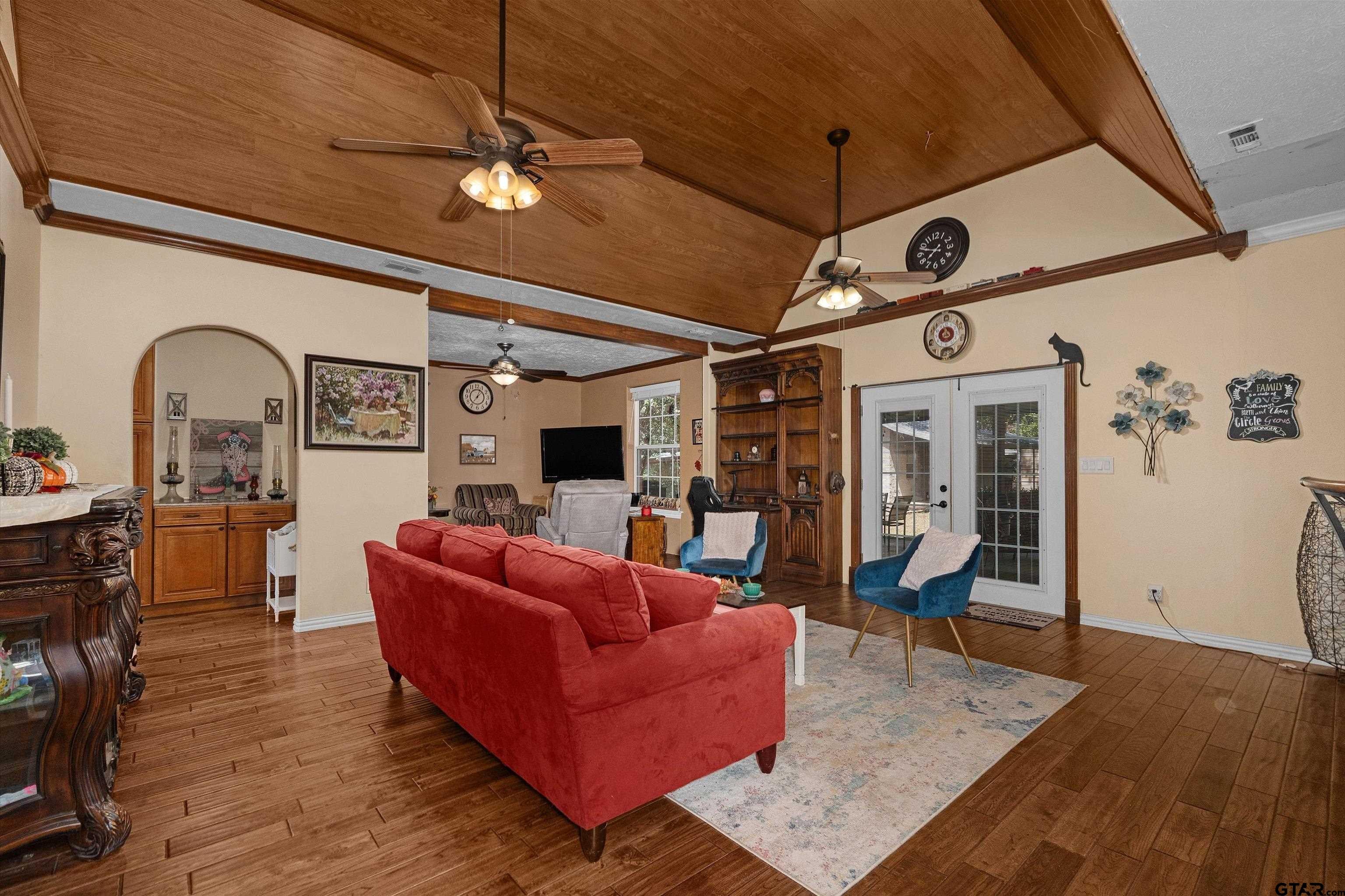 535 Oakwood Dr