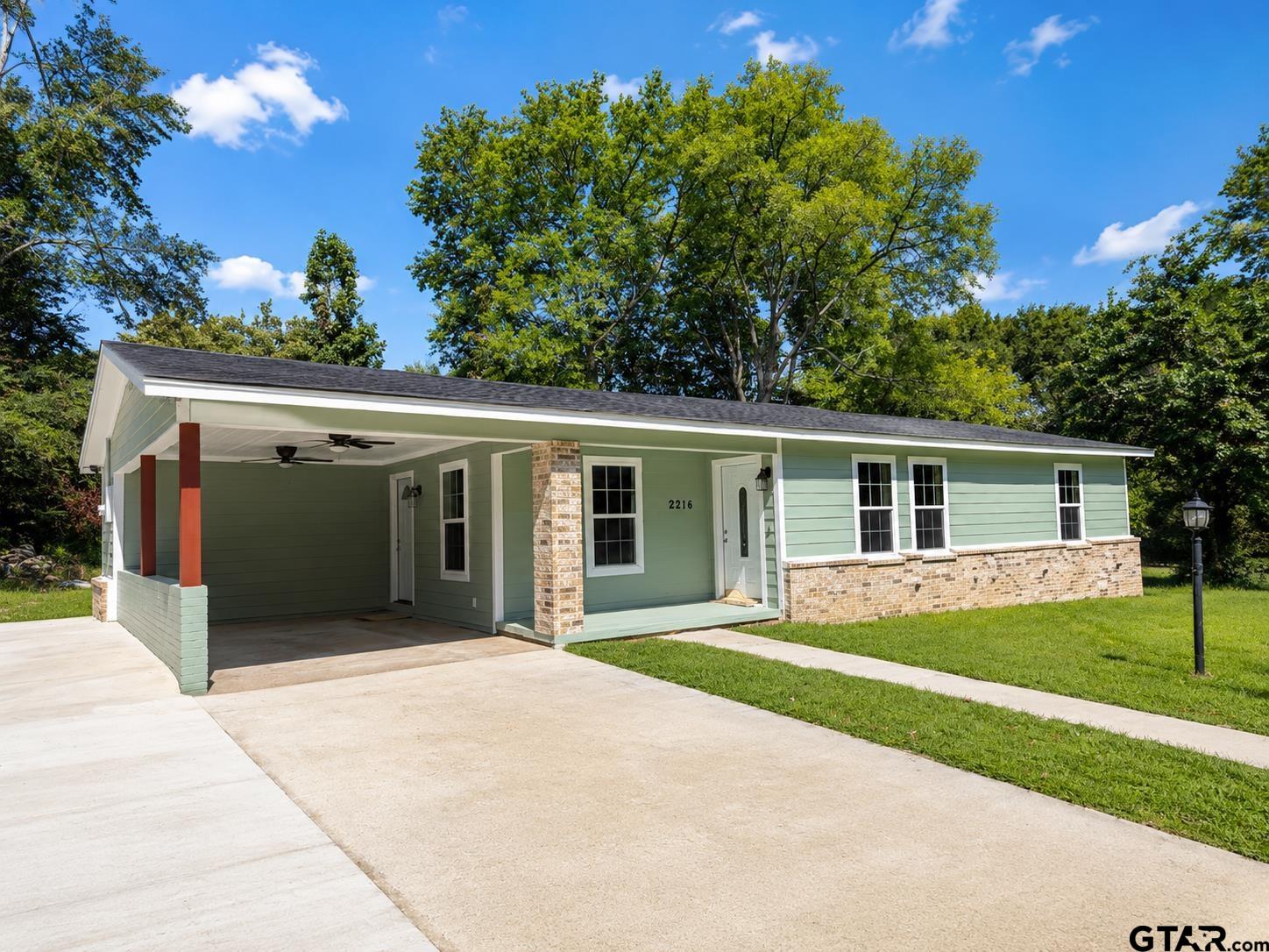 2216 N Ross
