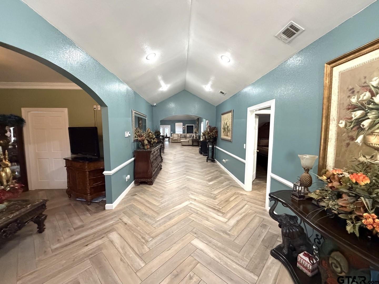 2122 GARDEN VALLEY ROAD