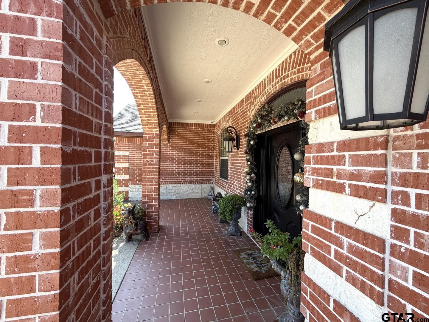 2122 GARDEN VALLEY ROAD